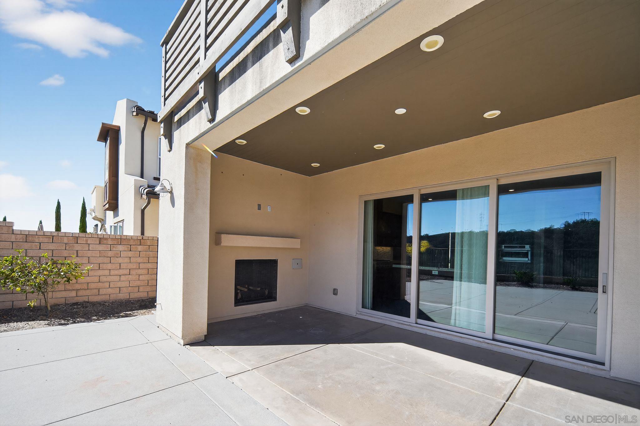 Detail Gallery Image 3 of 28 For 6693  Elegante Way, San Diego,  CA 92130 - 5 Beds | 5/1 Baths