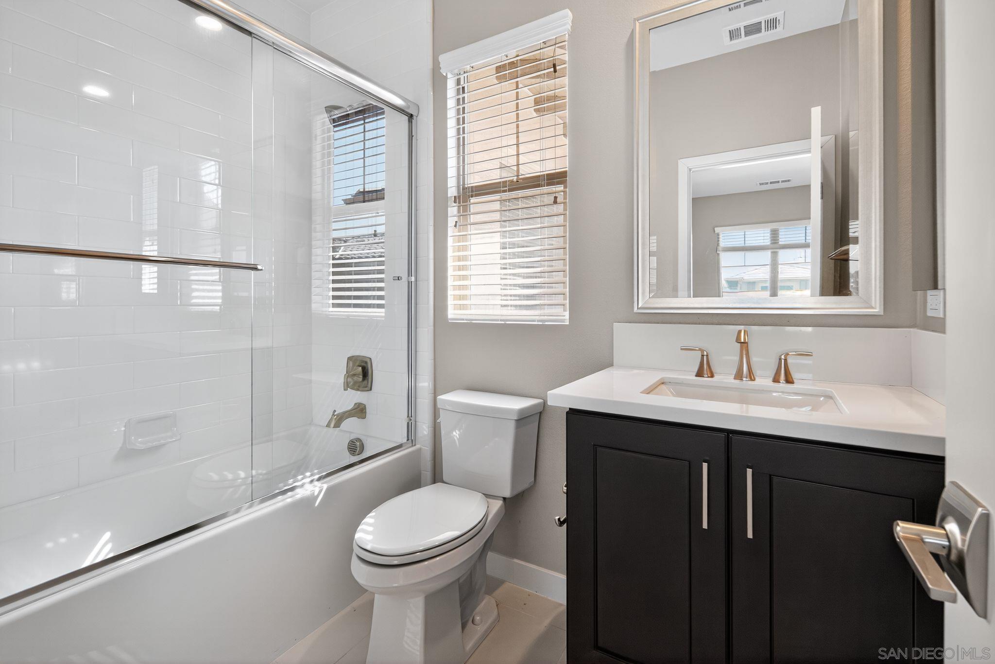 Detail Gallery Image 21 of 28 For 6693  Elegante Way, San Diego,  CA 92130 - 5 Beds | 5/1 Baths