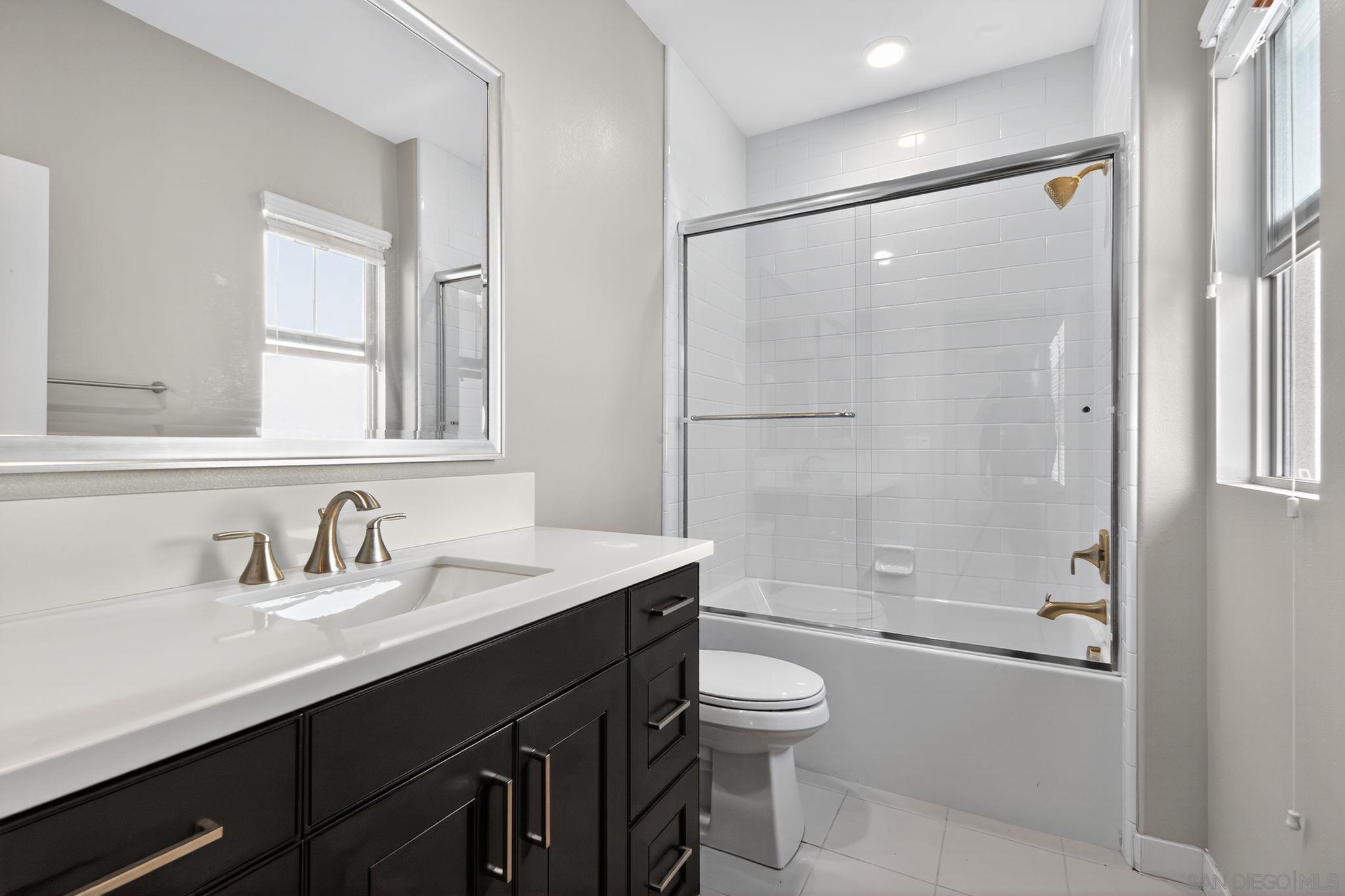 Detail Gallery Image 22 of 28 For 6693  Elegante Way, San Diego,  CA 92130 - 5 Beds | 5/1 Baths