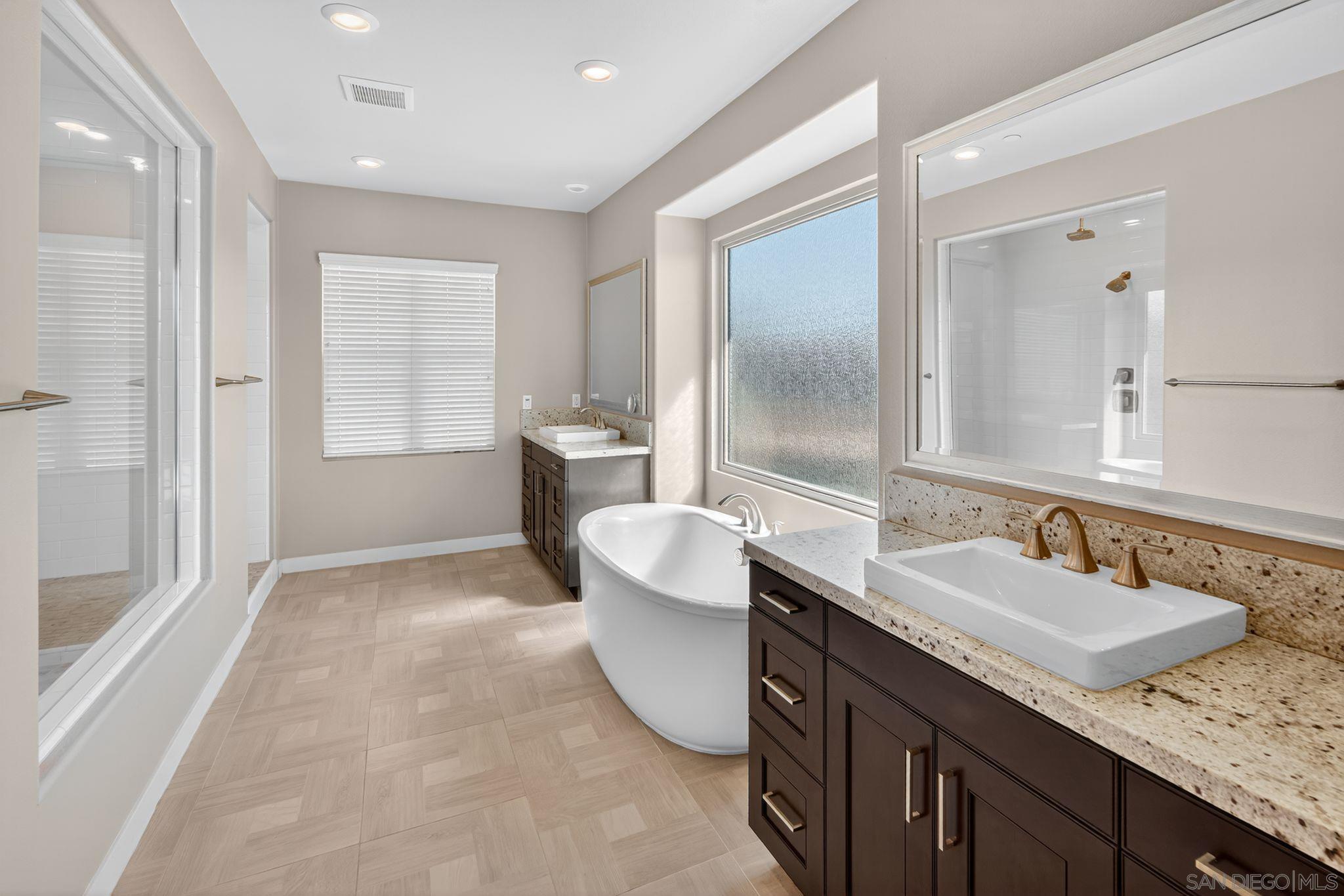 Detail Gallery Image 25 of 28 For 6693  Elegante Way, San Diego,  CA 92130 - 5 Beds | 5/1 Baths
