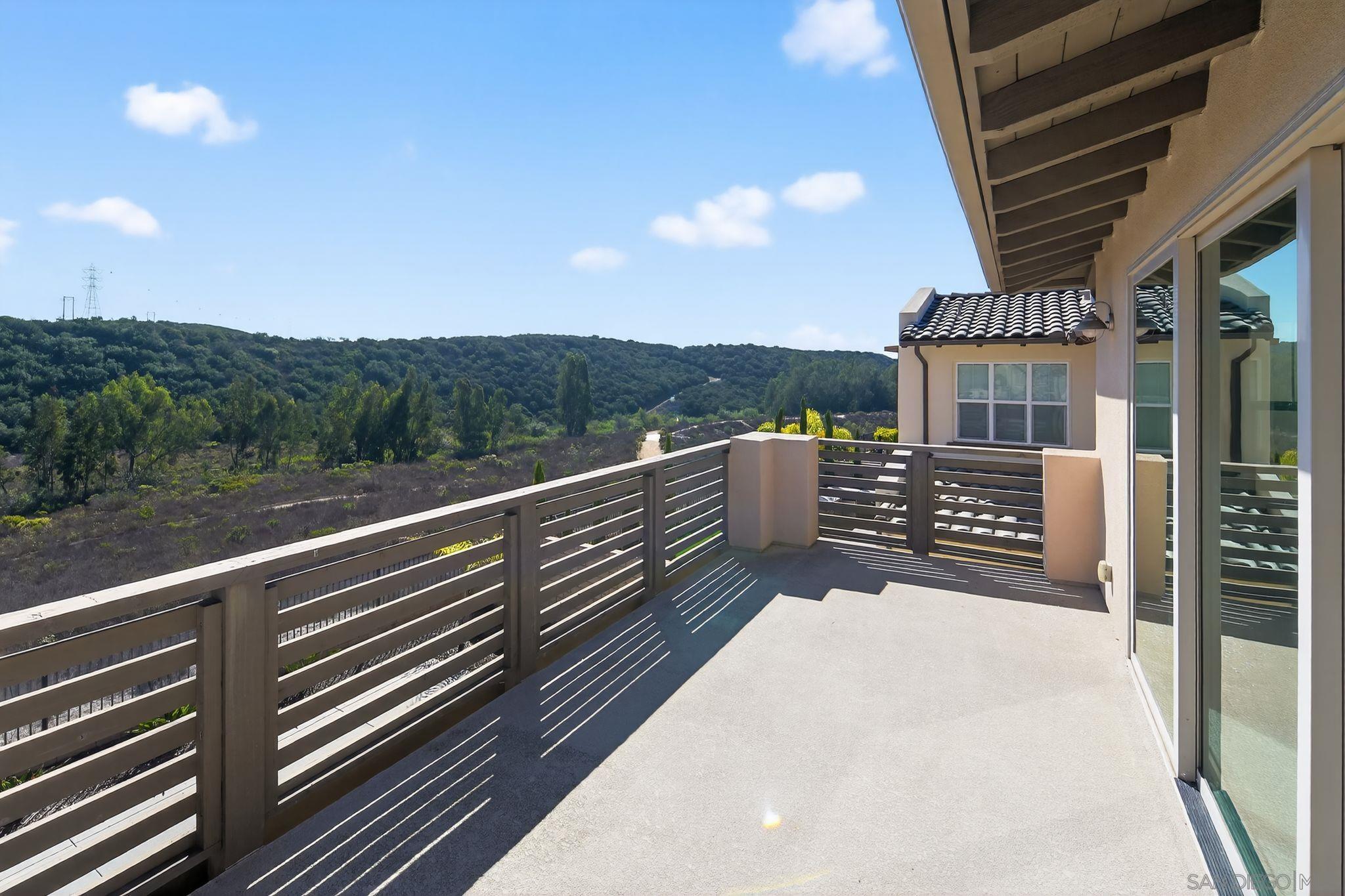 Detail Gallery Image 5 of 28 For 6693  Elegante Way, San Diego,  CA 92130 - 5 Beds | 5/1 Baths