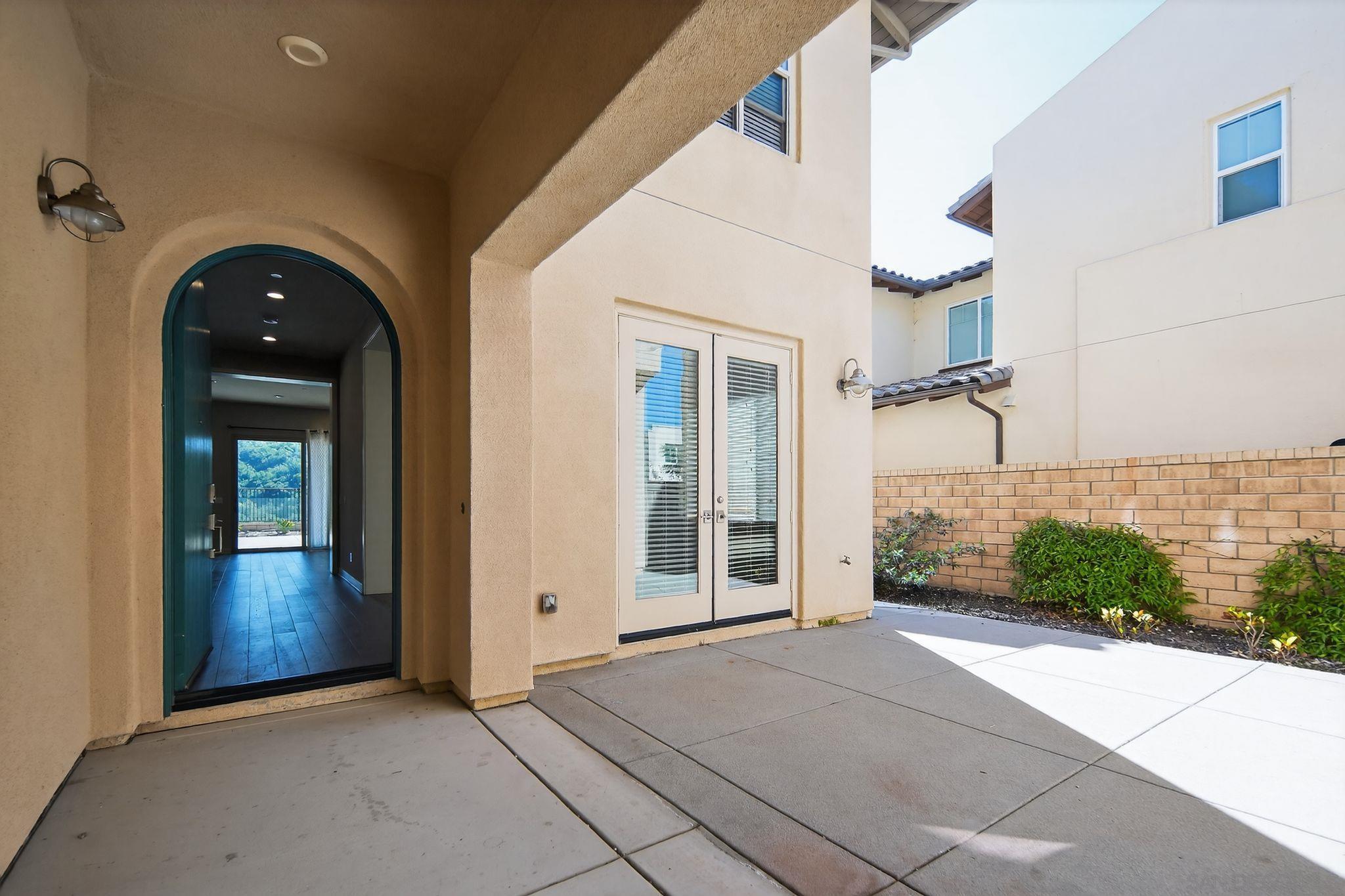 Detail Gallery Image 6 of 28 For 6693  Elegante Way, San Diego,  CA 92130 - 5 Beds | 5/1 Baths