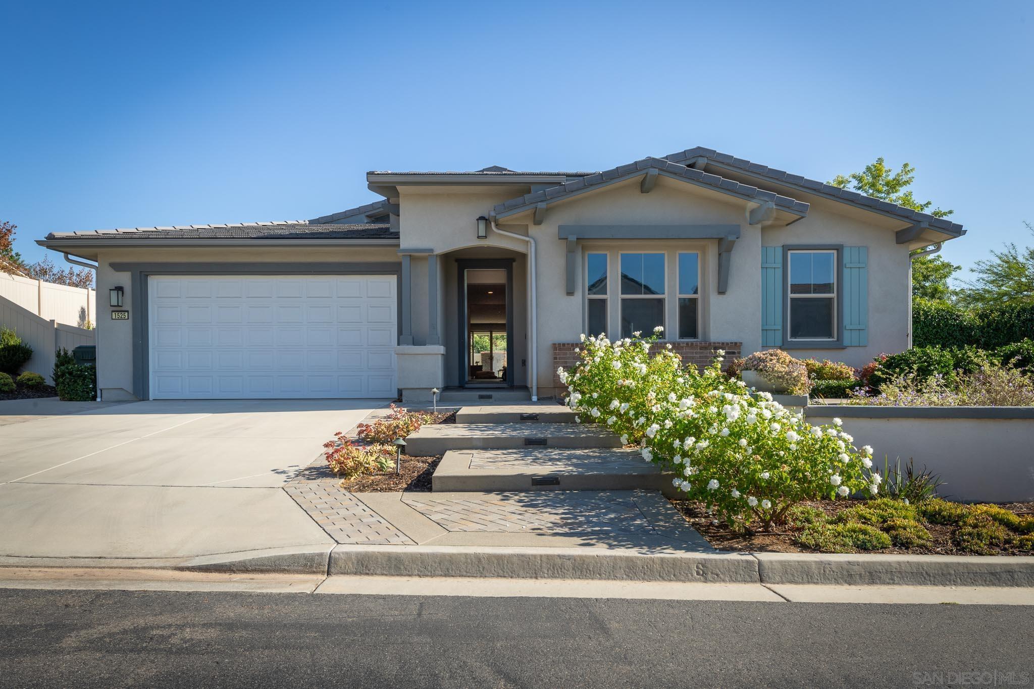 Detail Gallery Image 2 of 41 For 1525  Manzanita Hollows, Vista,  CA 92084 - 5 Beds | 3/1 Baths