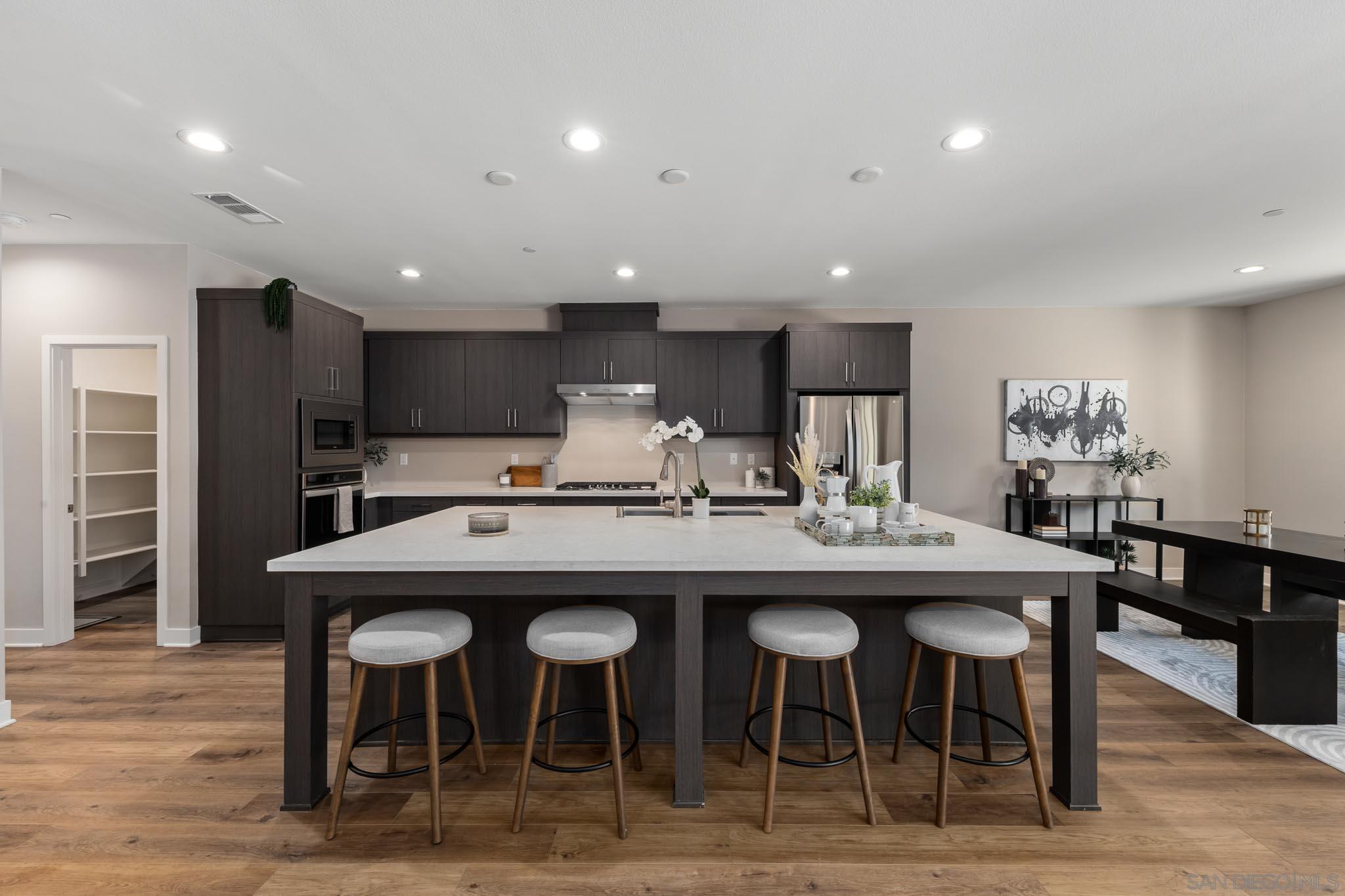 Detail Gallery Image 14 of 41 For 1525  Manzanita Hollows, Vista,  CA 92084 - 5 Beds | 3/1 Baths