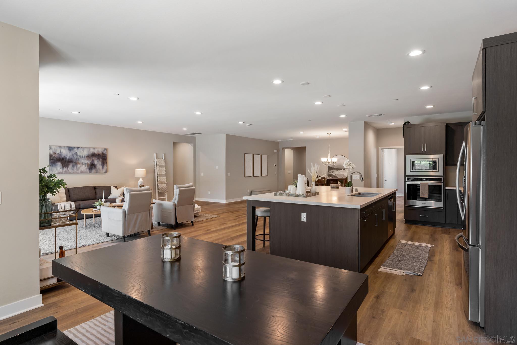 Detail Gallery Image 16 of 41 For 1525  Manzanita Hollows, Vista,  CA 92084 - 5 Beds | 3/1 Baths