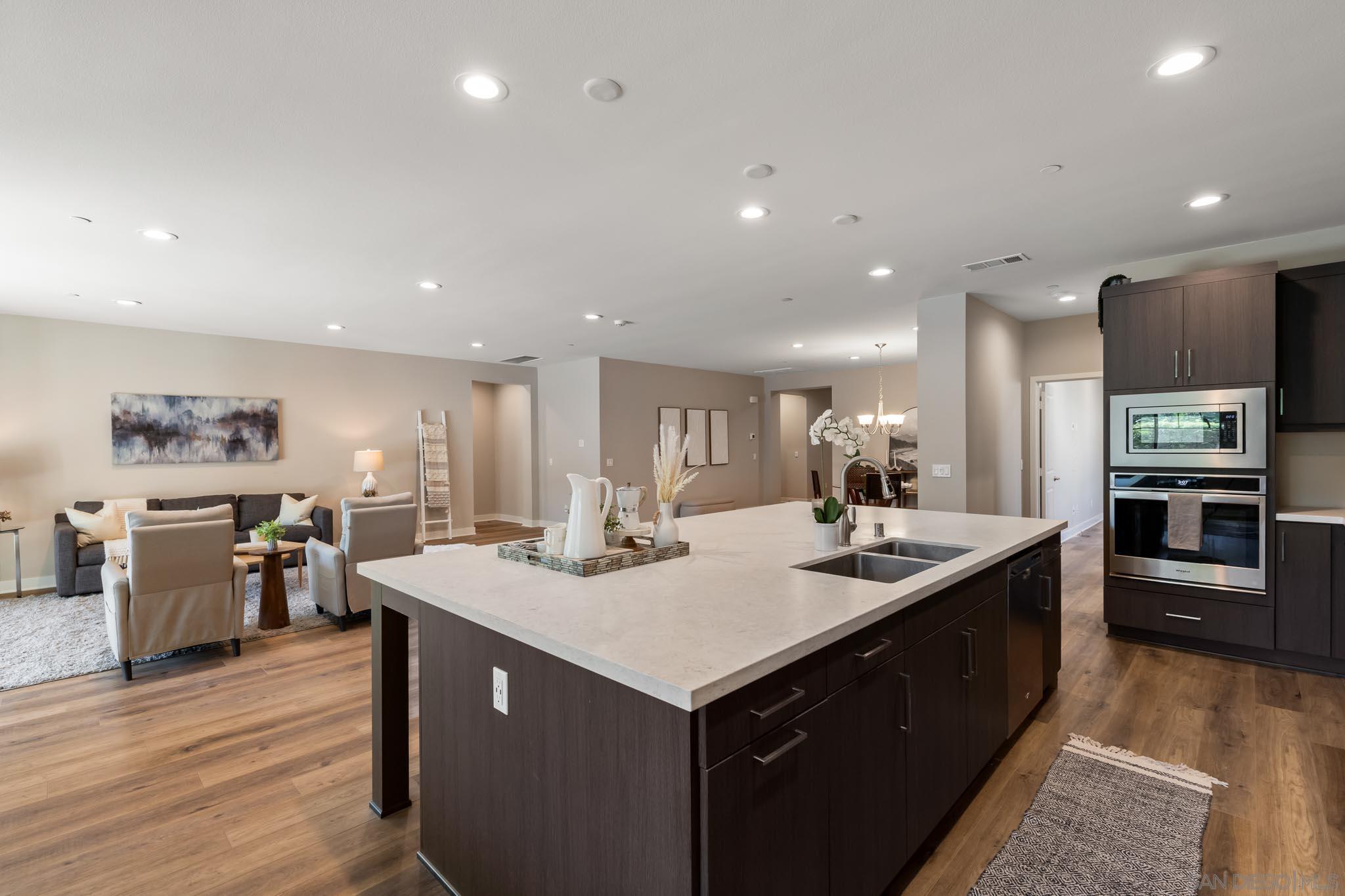 Detail Gallery Image 17 of 41 For 1525  Manzanita Hollows, Vista,  CA 92084 - 5 Beds | 3/1 Baths