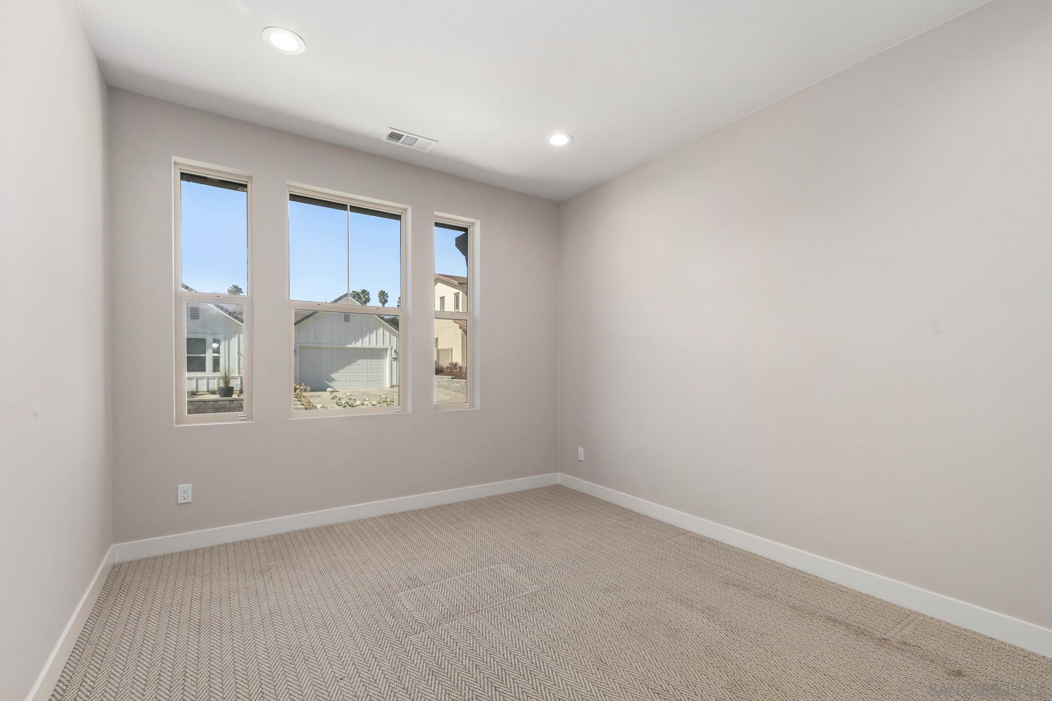 Detail Gallery Image 21 of 41 For 1525  Manzanita Hollows, Vista,  CA 92084 - 5 Beds | 3/1 Baths