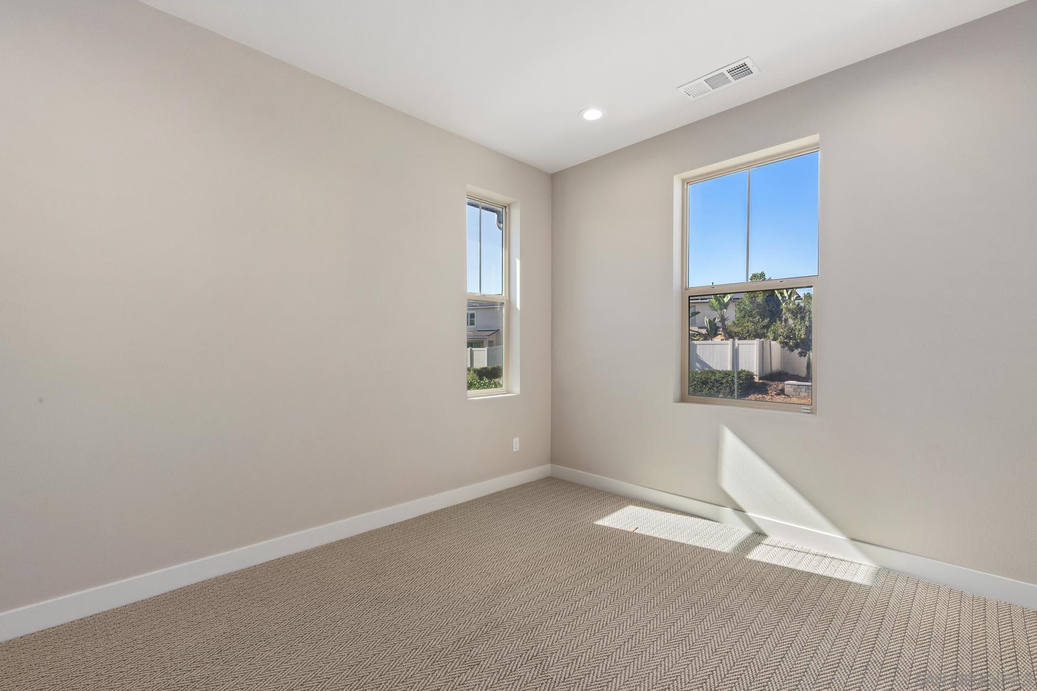 Detail Gallery Image 22 of 41 For 1525  Manzanita Hollows, Vista,  CA 92084 - 5 Beds | 3/1 Baths