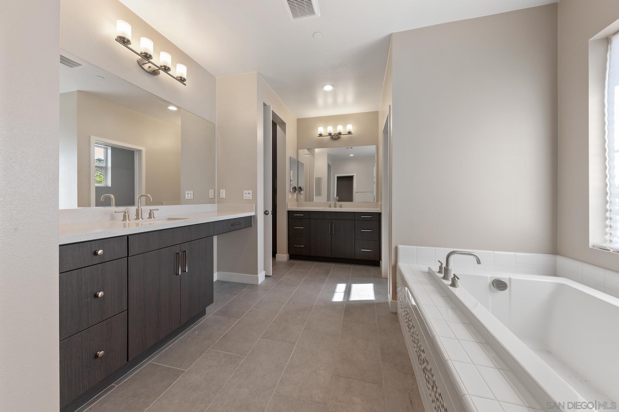 Detail Gallery Image 28 of 41 For 1525  Manzanita Hollows, Vista,  CA 92084 - 5 Beds | 3/1 Baths