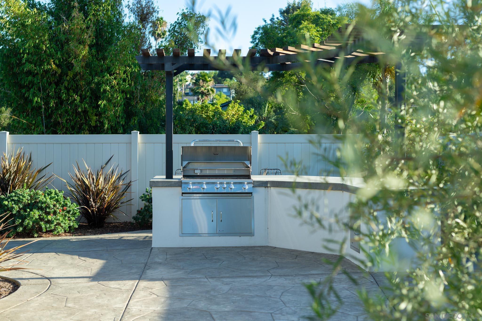 Detail Gallery Image 34 of 41 For 1525  Manzanita Hollows, Vista,  CA 92084 - 5 Beds | 3/1 Baths