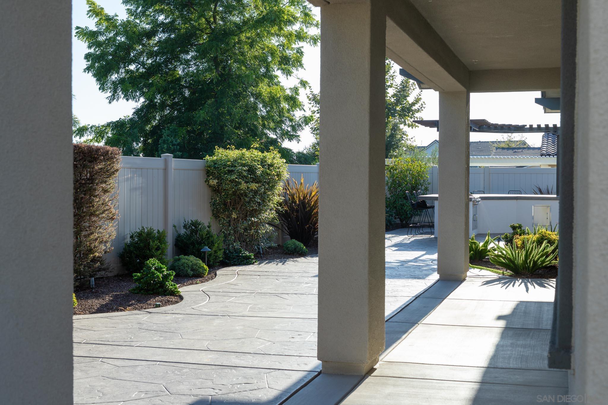 Detail Gallery Image 38 of 41 For 1525  Manzanita Hollows, Vista,  CA 92084 - 5 Beds | 3/1 Baths