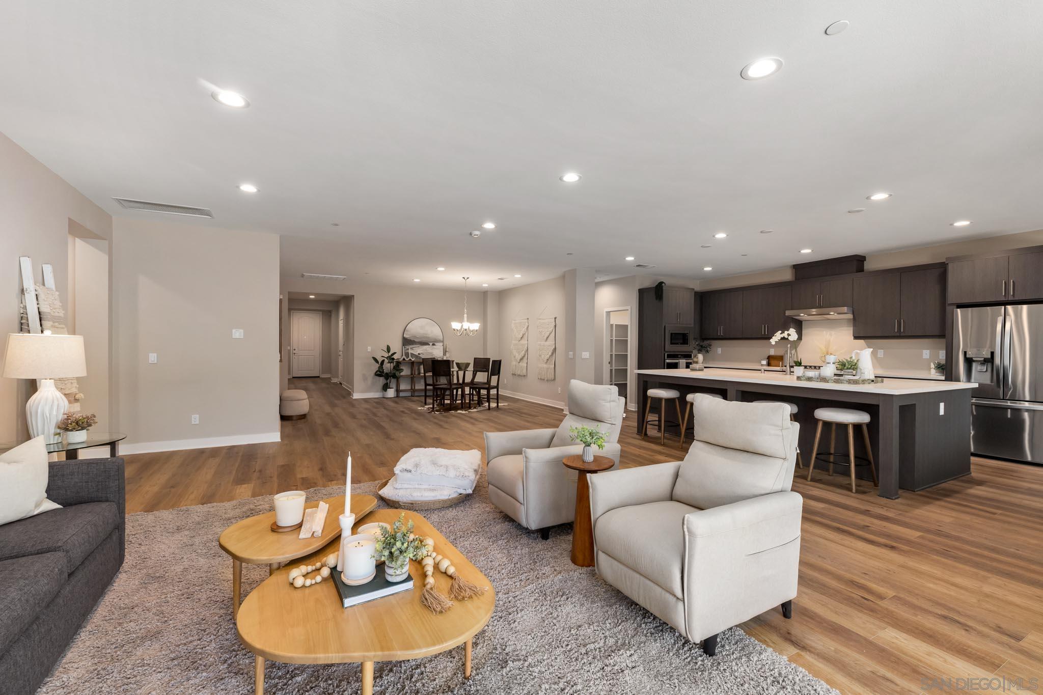 Detail Gallery Image 5 of 41 For 1525  Manzanita Hollows, Vista,  CA 92084 - 5 Beds | 3/1 Baths