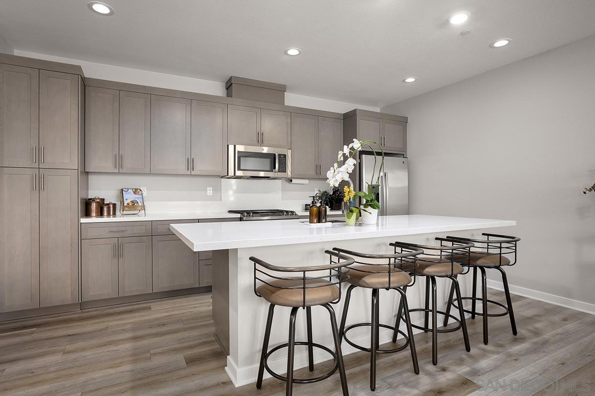 Detail Gallery Image 3 of 30 For 3036  Marquee Way, San Diego,  CA 92108 - 2 Beds | 2/1 Baths