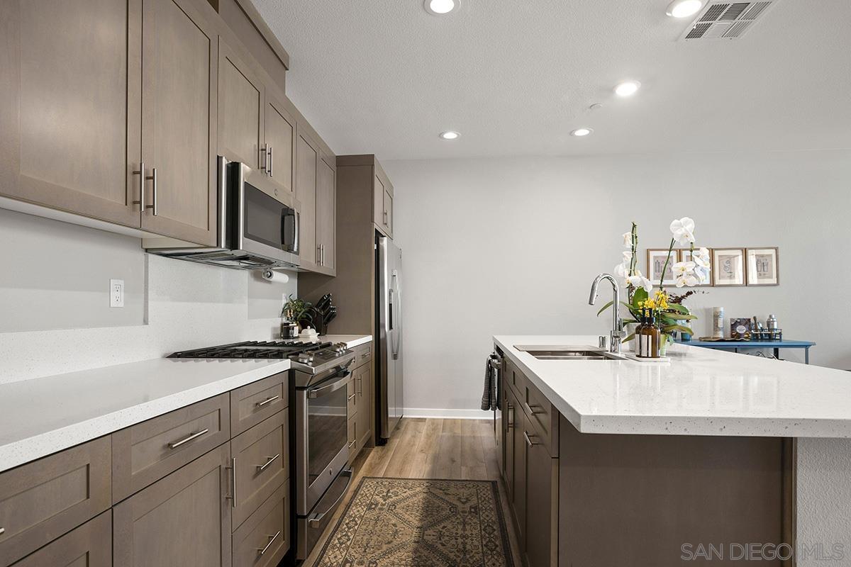 Detail Gallery Image 5 of 30 For 3036  Marquee Way, San Diego,  CA 92108 - 2 Beds | 2/1 Baths