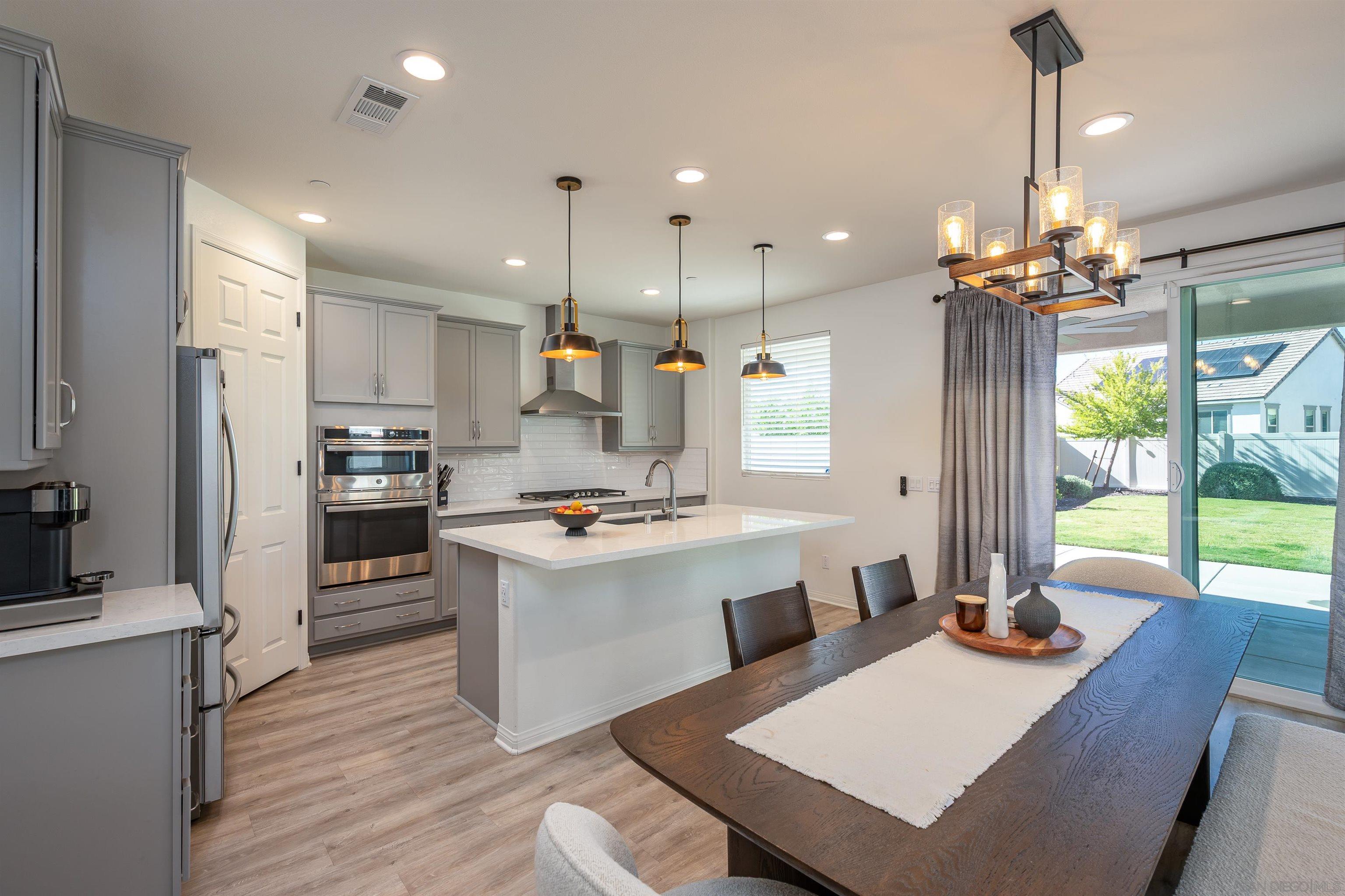 Front Image Thumbnail for SD250043733