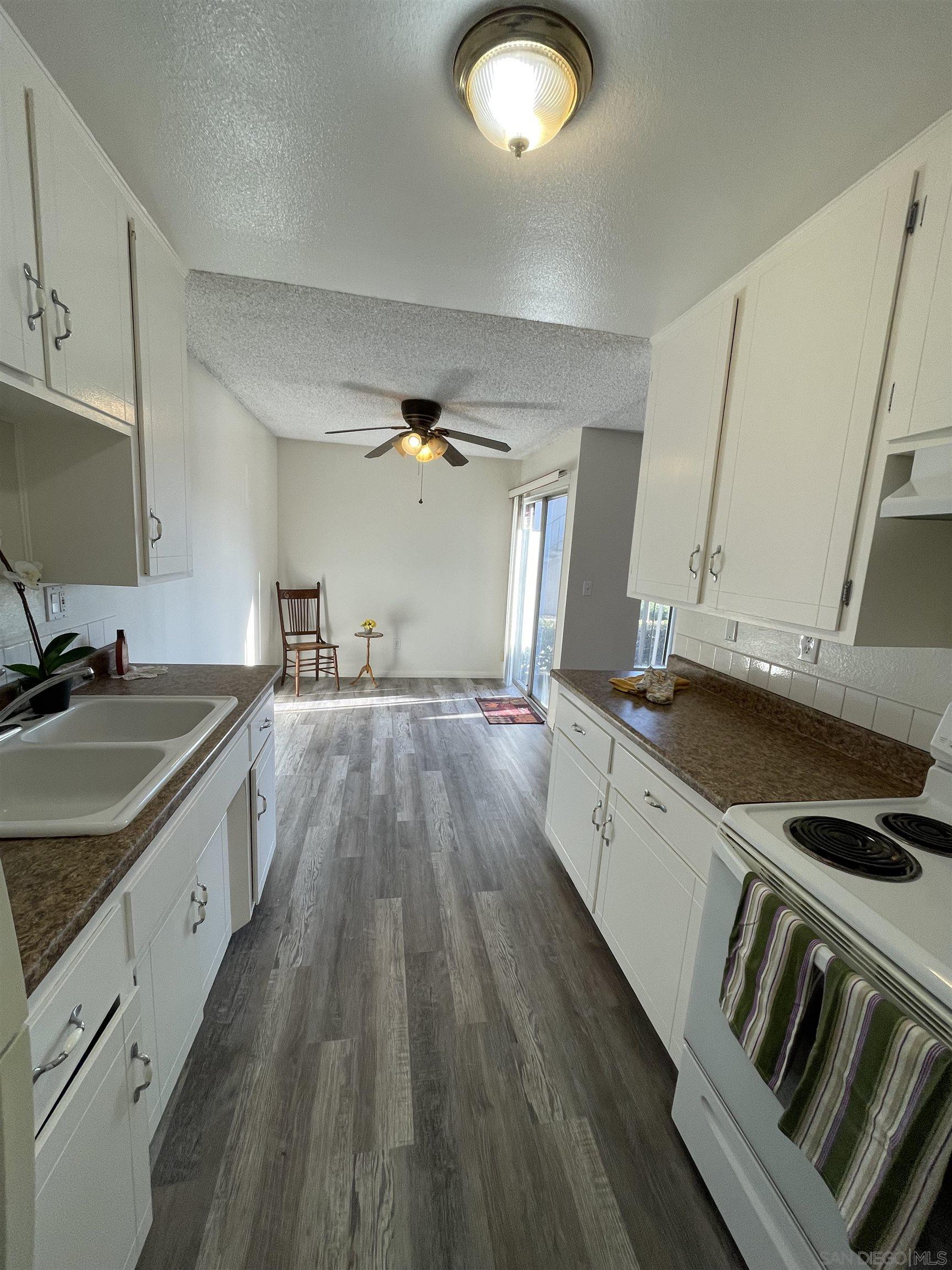 Detail Gallery Image 15 of 47 For 279  Moss St  #3,  Chula Vista,  CA 91911 - 2 Beds | 2 Baths