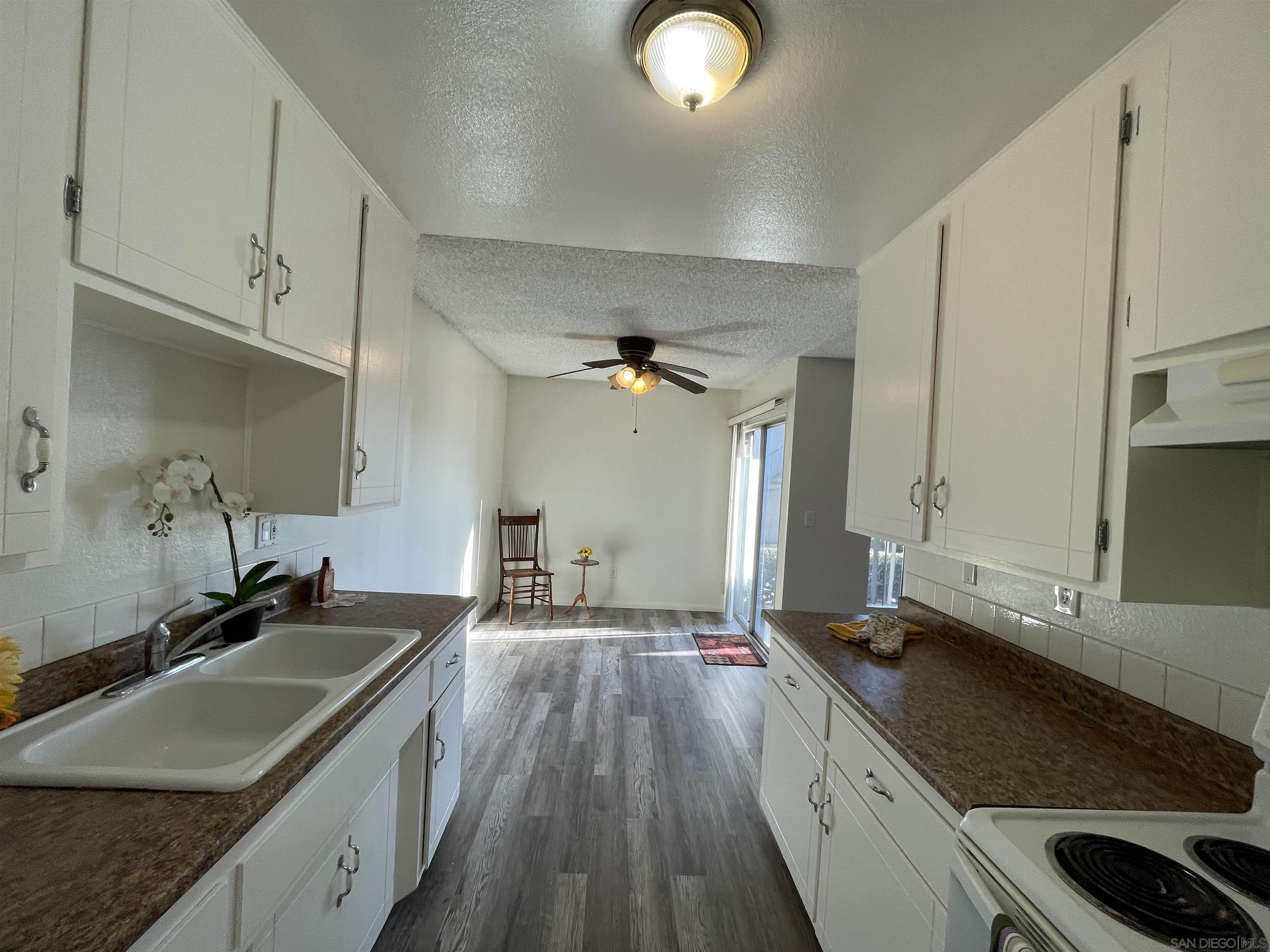Detail Gallery Image 6 of 47 For 279  Moss St  #3,  Chula Vista,  CA 91911 - 2 Beds | 2 Baths