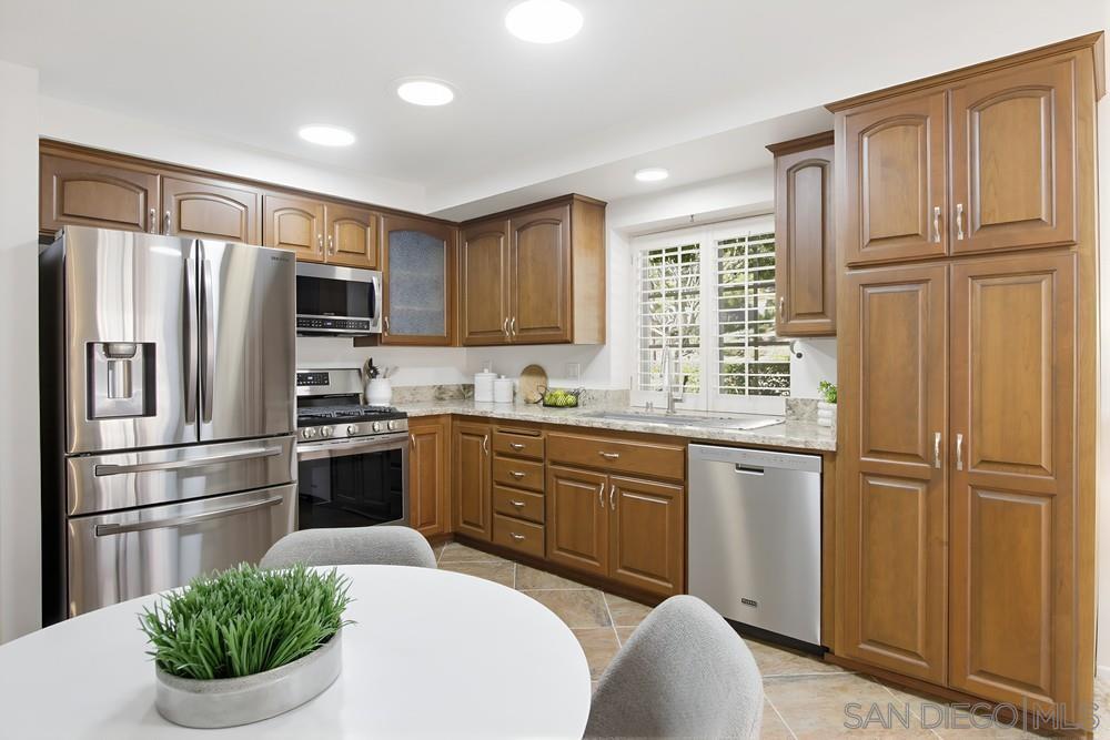 Detail Gallery Image 14 of 35 For 3613  Caminito Carmel Landing, San Diego,  CA 92130 - 2 Beds | 2 Baths