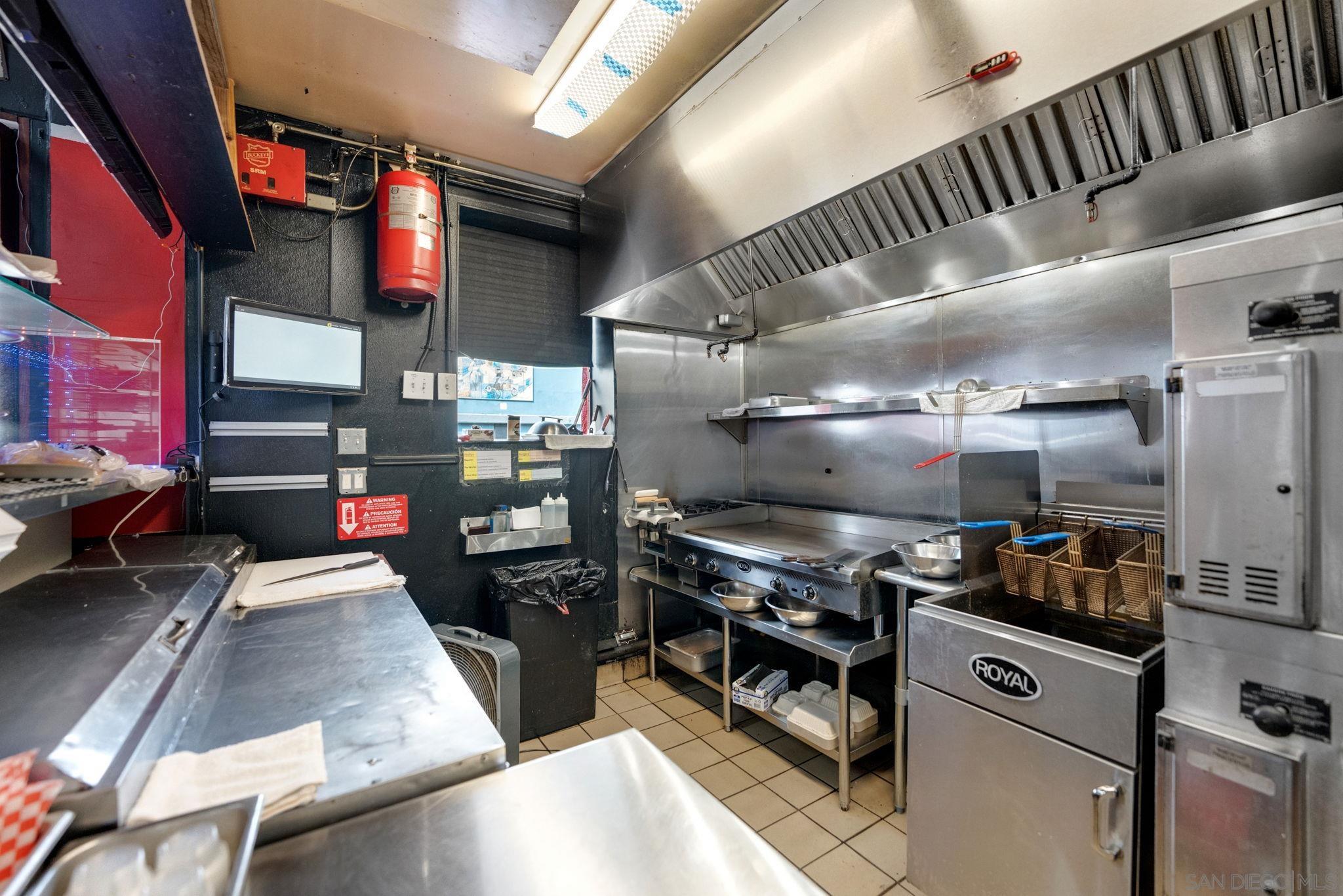 Detail Gallery Image 2 of 36 For 4994  Newport Ave, San Diego,  CA 92107 - – Beds | – Baths