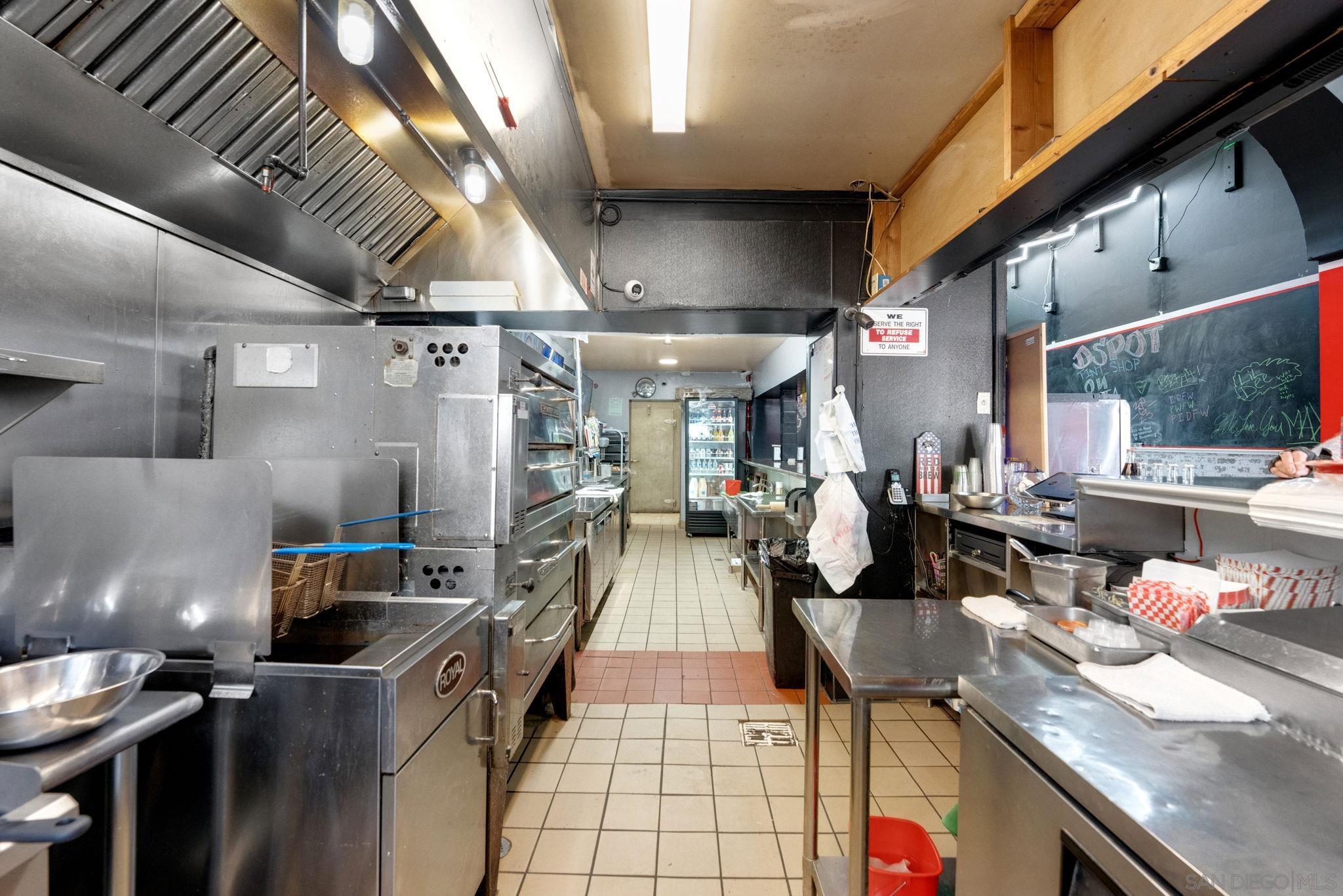 Detail Gallery Image 11 of 36 For 4994  Newport Ave, San Diego,  CA 92107 - – Beds | – Baths