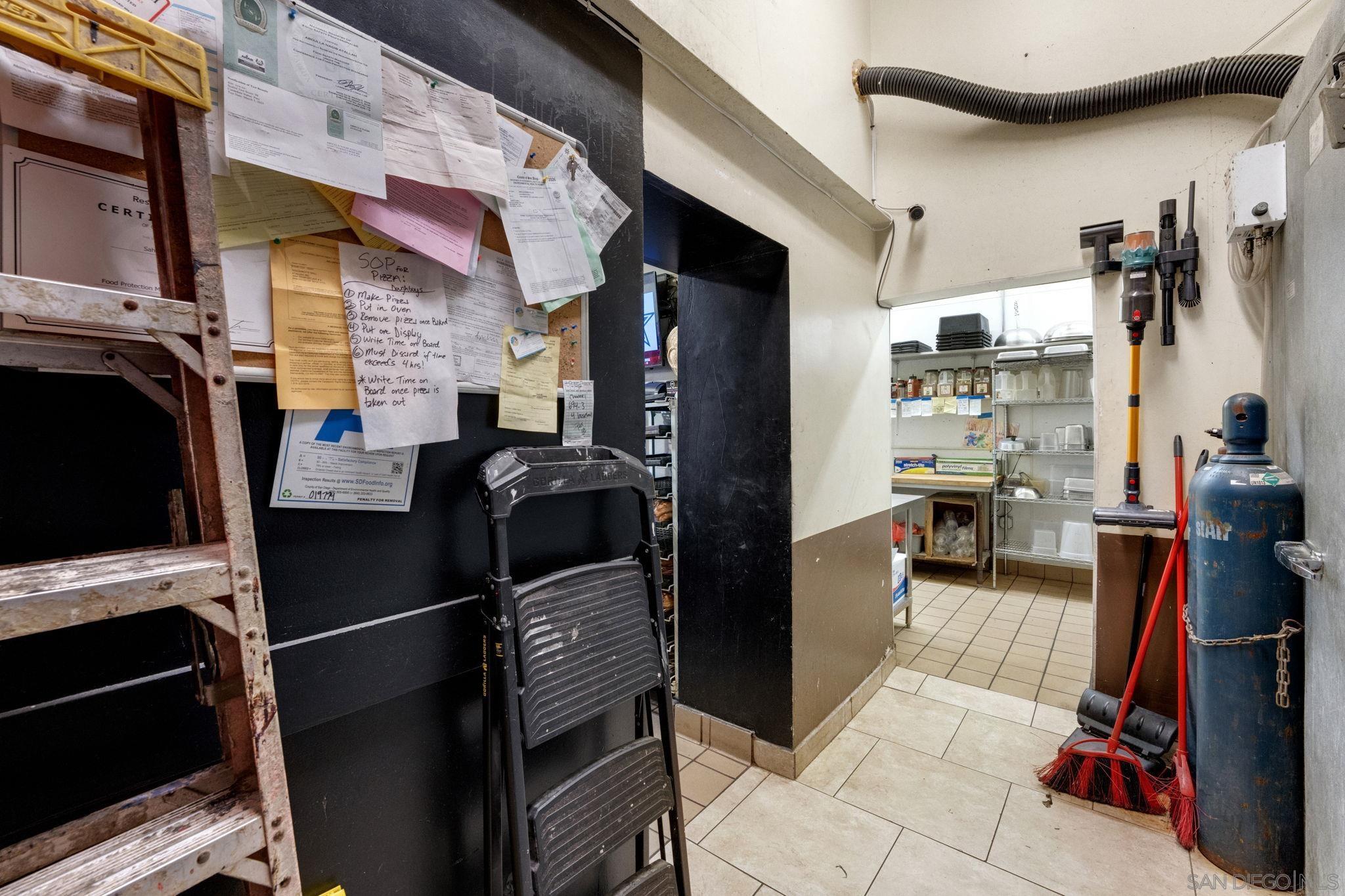 Detail Gallery Image 13 of 36 For 4994  Newport Ave, San Diego,  CA 92107 - – Beds | – Baths