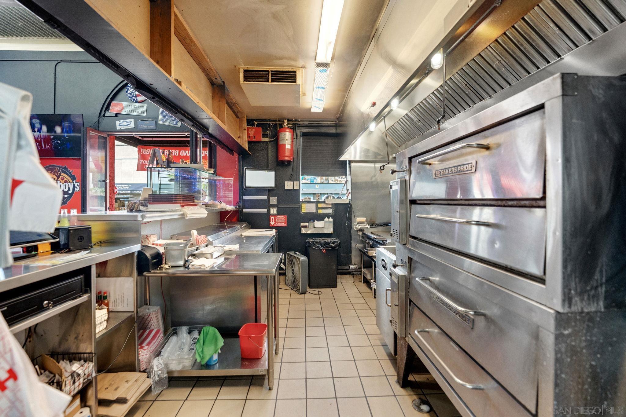 Detail Gallery Image 3 of 36 For 4994  Newport Ave, San Diego,  CA 92107 - – Beds | – Baths