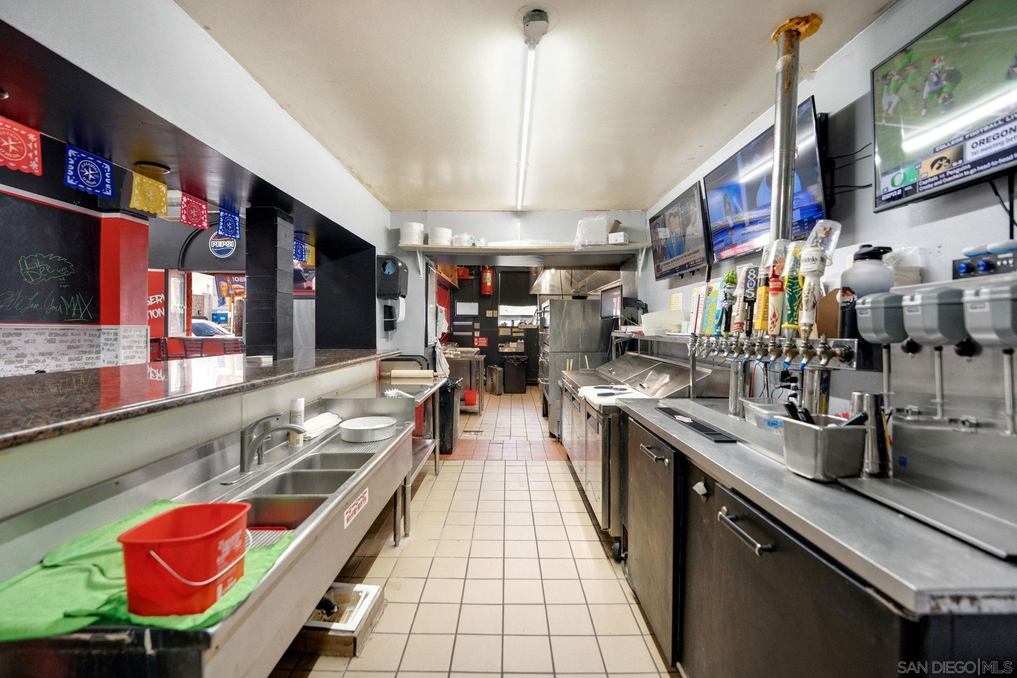 Detail Gallery Image 6 of 36 For 4994  Newport Ave, San Diego,  CA 92107 - – Beds | – Baths