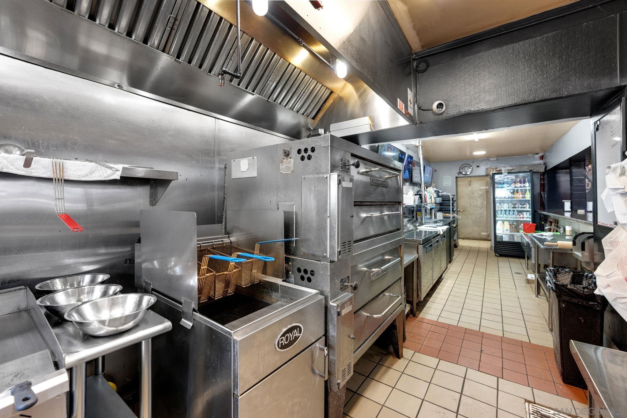 Detail Gallery Image 7 of 36 For 4994  Newport Ave, San Diego,  CA 92107 - – Beds | – Baths