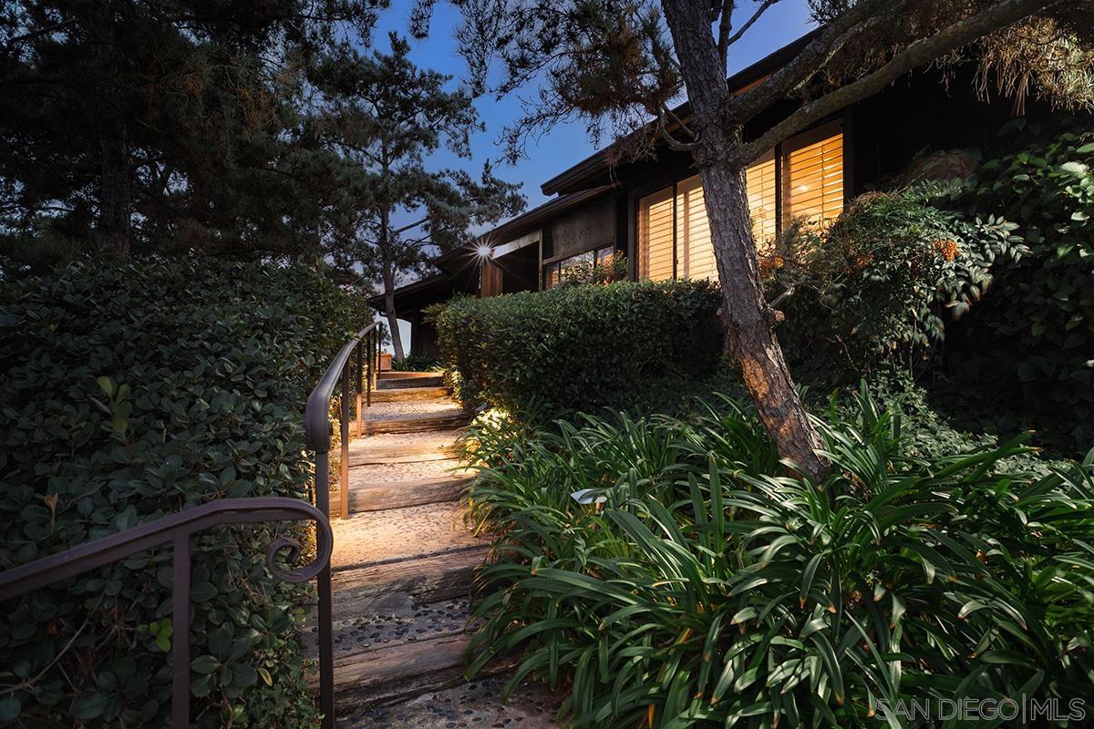 Detail Gallery Image 2 of 73 For 6346  Ridge Manor Avenue, San Diego,  CA 92120 - 5 Beds | 3/1 Baths