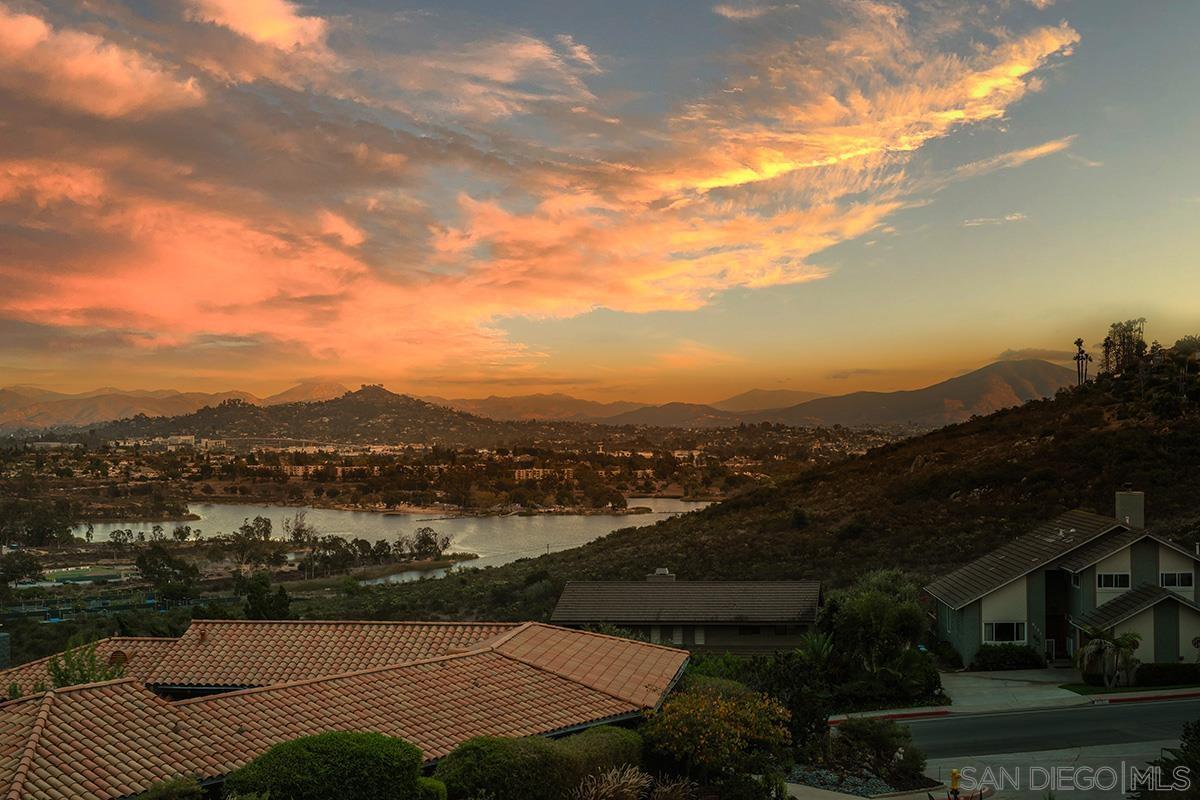 Detail Gallery Image 4 of 73 For 6346  Ridge Manor Avenue, San Diego,  CA 92120 - 5 Beds | 3/1 Baths