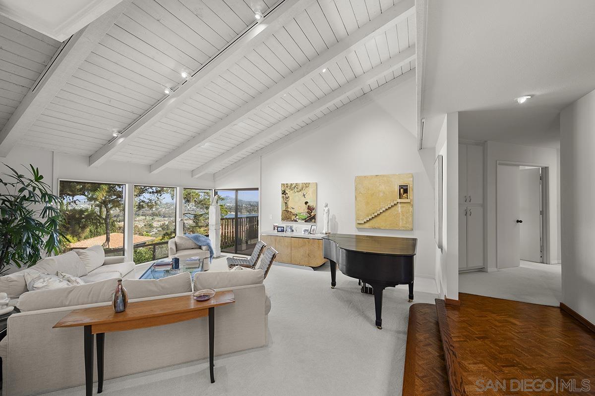 Detail Gallery Image 9 of 73 For 6346  Ridge Manor Avenue, San Diego,  CA 92120 - 5 Beds | 3/1 Baths