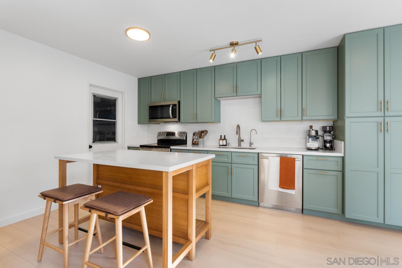 Detail Gallery Image 17 of 71 For 4405  Sierra Morena Ave, Carlsbad,  CA 92010 - 4 Beds | 2/1 Baths