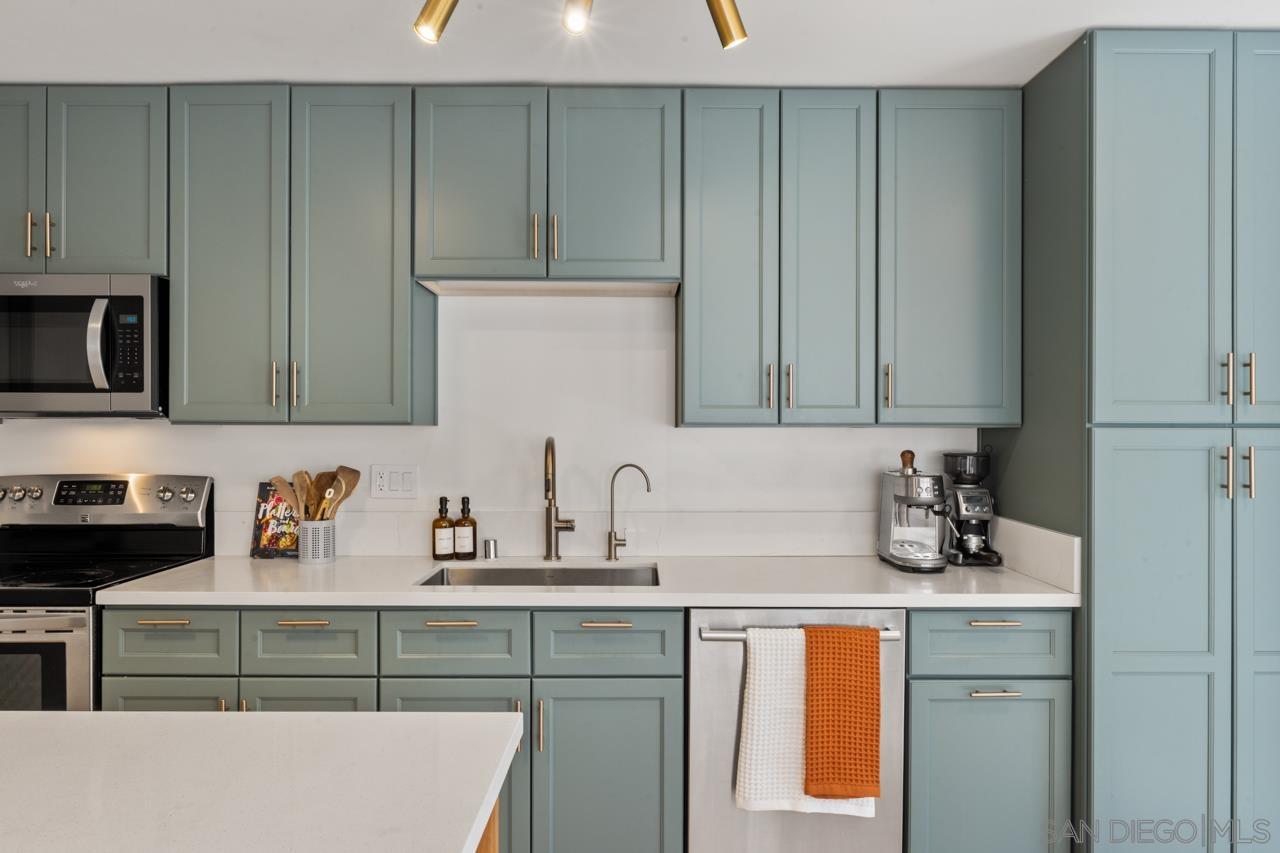 Detail Gallery Image 19 of 71 For 4405  Sierra Morena Ave, Carlsbad,  CA 92010 - 4 Beds | 2/1 Baths