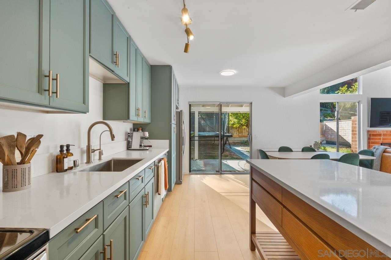 Detail Gallery Image 22 of 71 For 4405  Sierra Morena Ave, Carlsbad,  CA 92010 - 4 Beds | 2/1 Baths