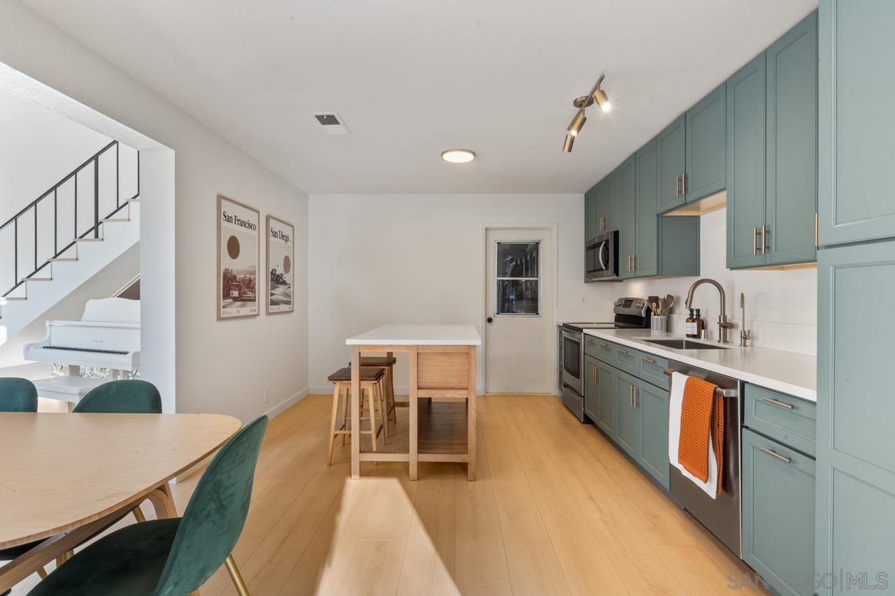 Detail Gallery Image 23 of 71 For 4405  Sierra Morena Ave, Carlsbad,  CA 92010 - 4 Beds | 2/1 Baths