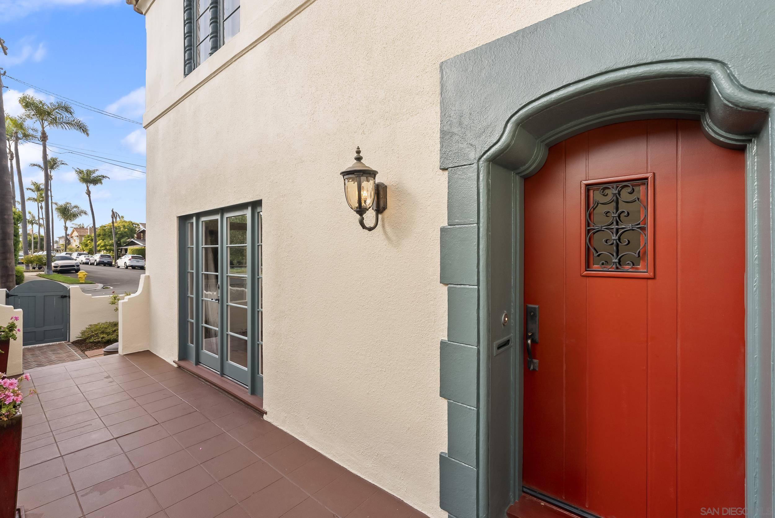 Detail Gallery Image 4 of 53 For 4399  Hermosa Way, San Diego,  CA 92103 - 6 Beds | 3/1 Baths