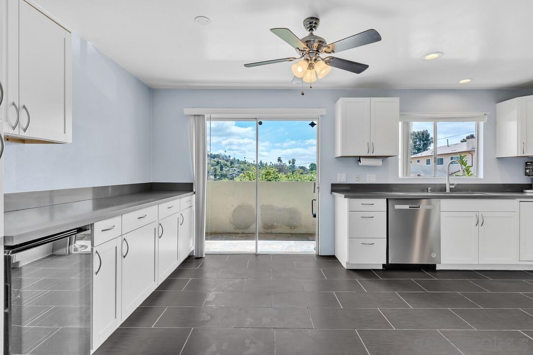 Detail Gallery Image 3 of 26 For 806 E 4th Ave  #8,  Escondido,  CA 92025 - 2 Beds | 2 Baths