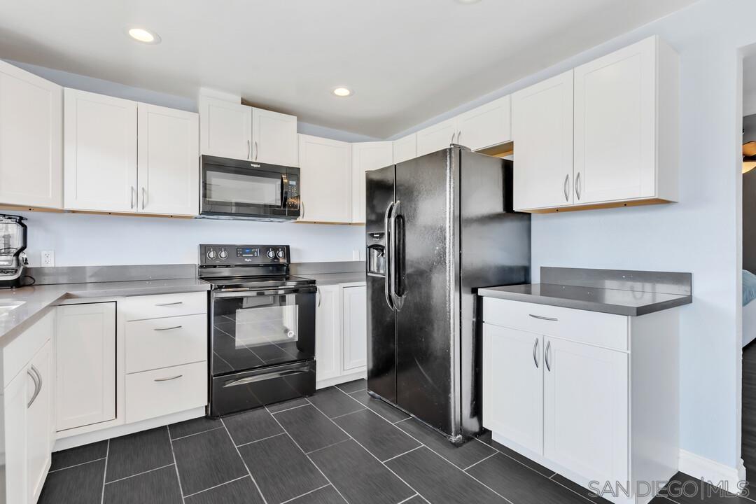 Detail Gallery Image 4 of 26 For 806 E 4th Ave  #8,  Escondido,  CA 92025 - 2 Beds | 2 Baths