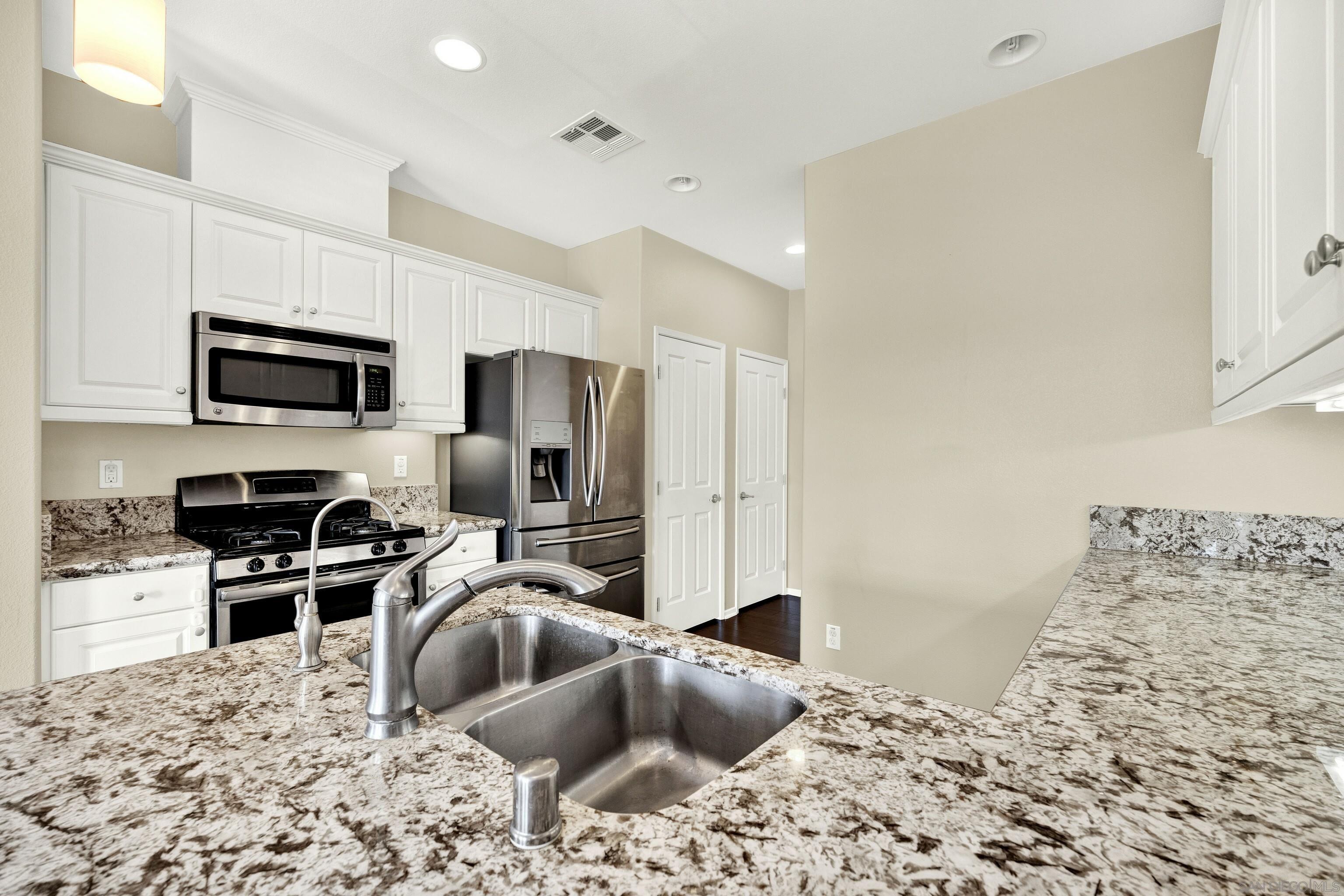 Detail Gallery Image 31 of 57 For 6610  Canopy Ridge Ln  #37,  San Diego,  CA 92121 - 2 Beds | 2 Baths