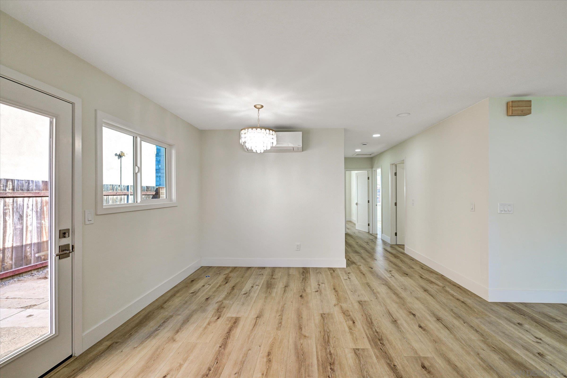 Detail Gallery Image 12 of 39 For 2802  Cowley Way, San Diego,  CA 92110 - 4 Beds | 3 Baths