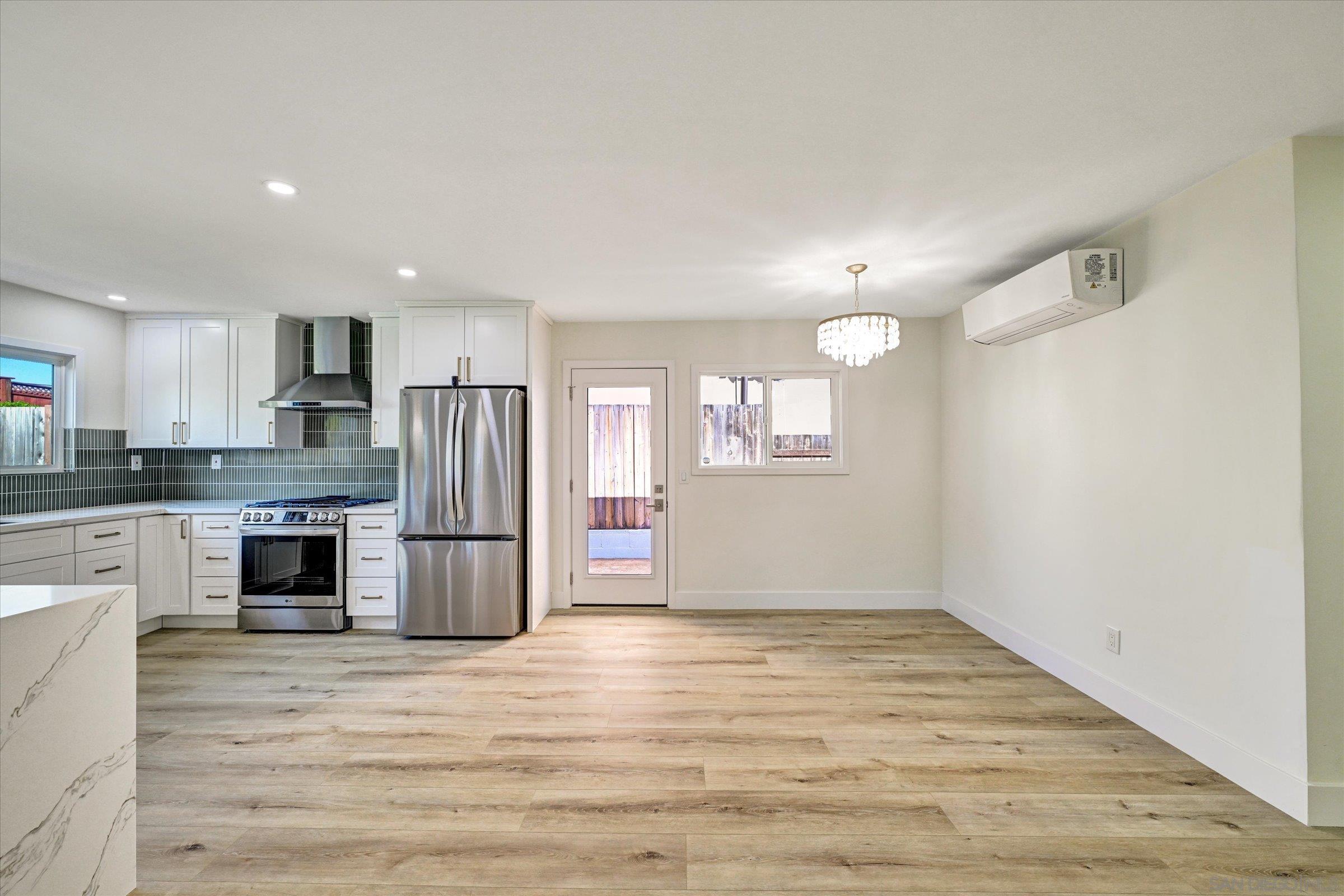 Detail Gallery Image 14 of 39 For 2802  Cowley Way, San Diego,  CA 92110 - 4 Beds | 3 Baths