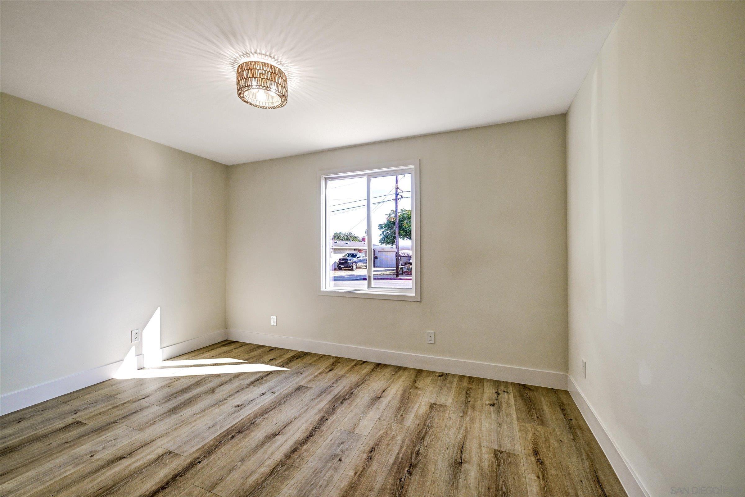 Detail Gallery Image 20 of 39 For 2802  Cowley Way, San Diego,  CA 92110 - 4 Beds | 3 Baths