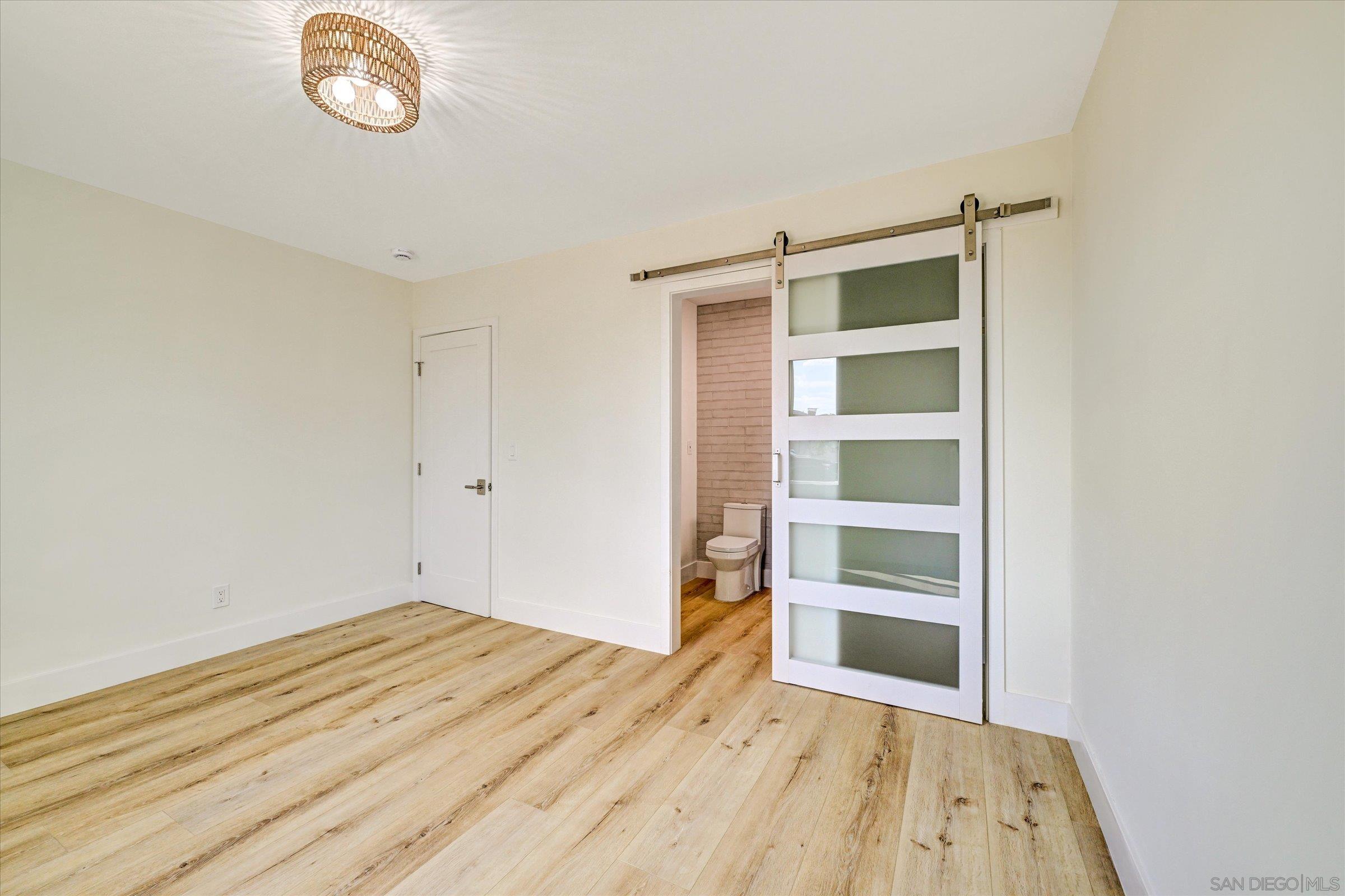 Detail Gallery Image 26 of 39 For 2802  Cowley Way, San Diego,  CA 92110 - 4 Beds | 3 Baths