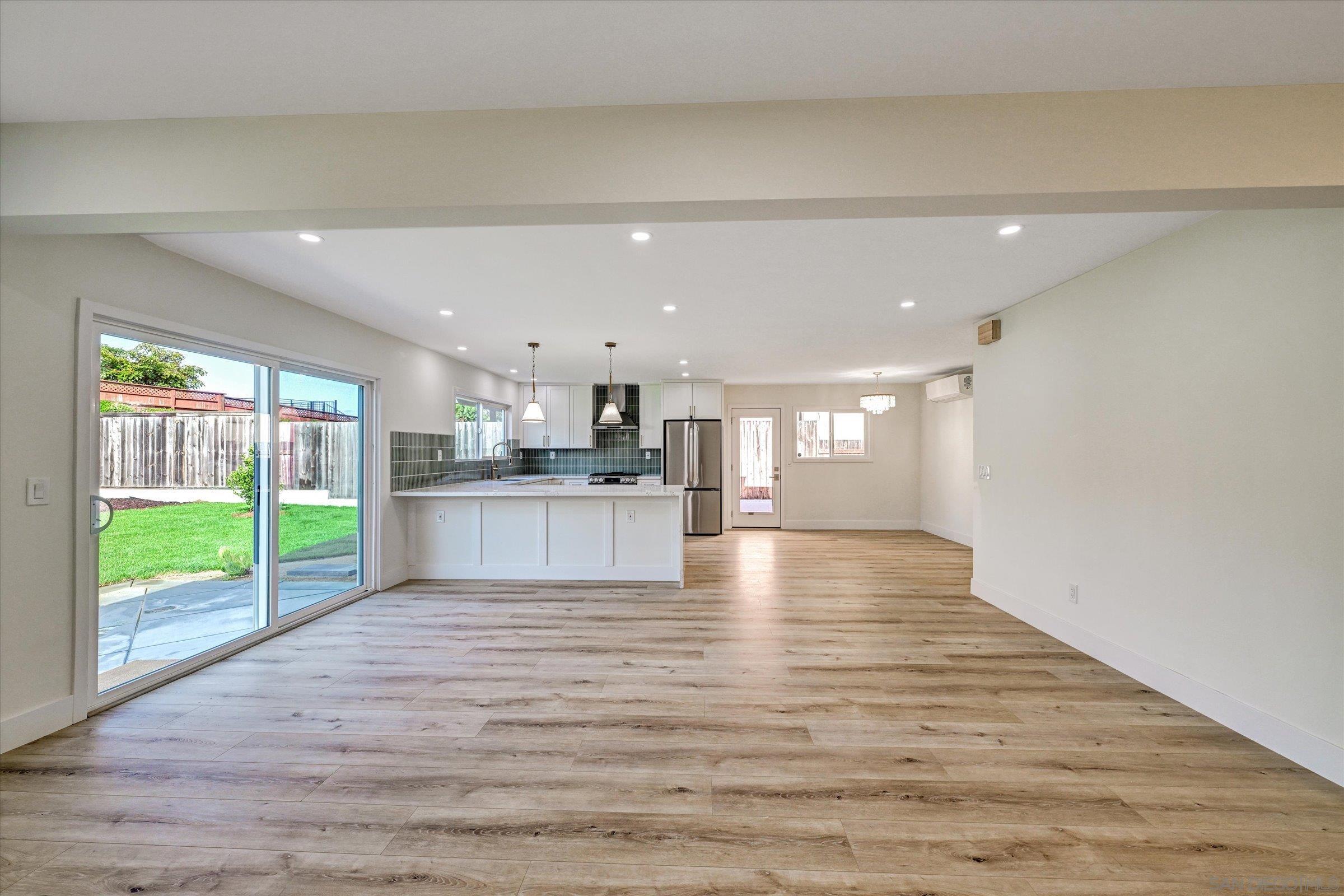 Detail Gallery Image 6 of 39 For 2802  Cowley Way, San Diego,  CA 92110 - 4 Beds | 3 Baths