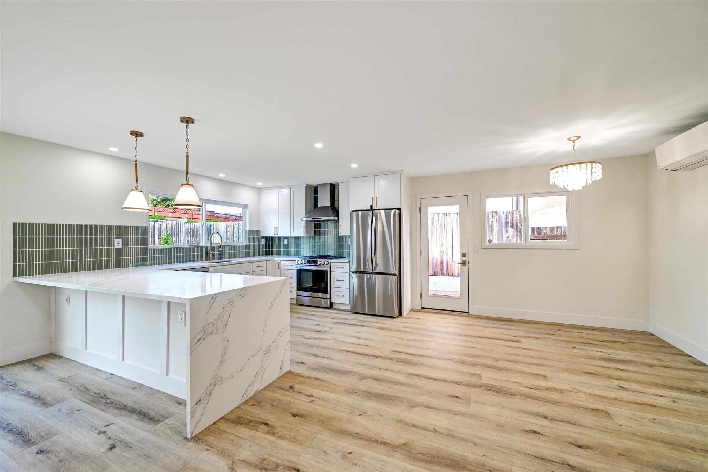 Detail Gallery Image 8 of 39 For 2802  Cowley Way, San Diego,  CA 92110 - 4 Beds | 3 Baths