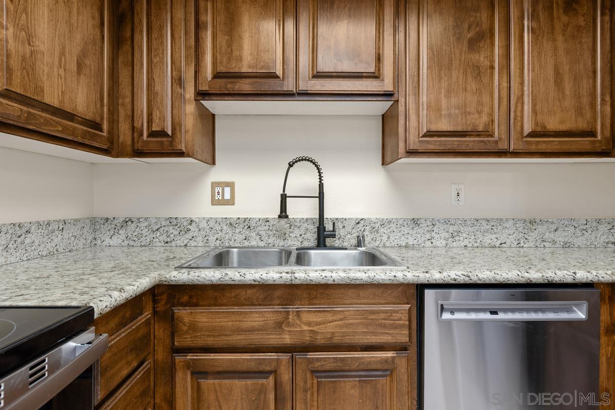 Detail Gallery Image 12 of 38 For 214  Woodland Pkwy  201, San Marcos,  CA 92069 - 2 Beds | 2 Baths