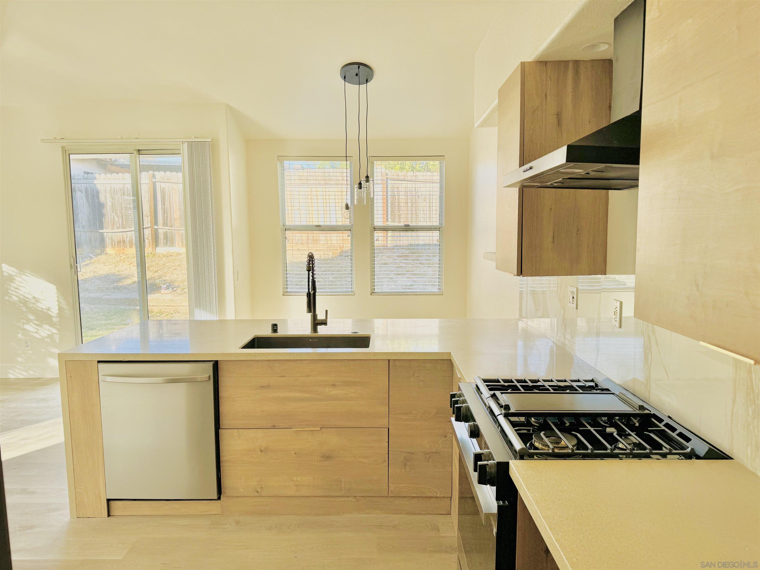 Detail Gallery Image 3 of 9 For 3670  La Mirada Dr, San Marcos,  CA 92078 - 3 Beds | 2 Baths