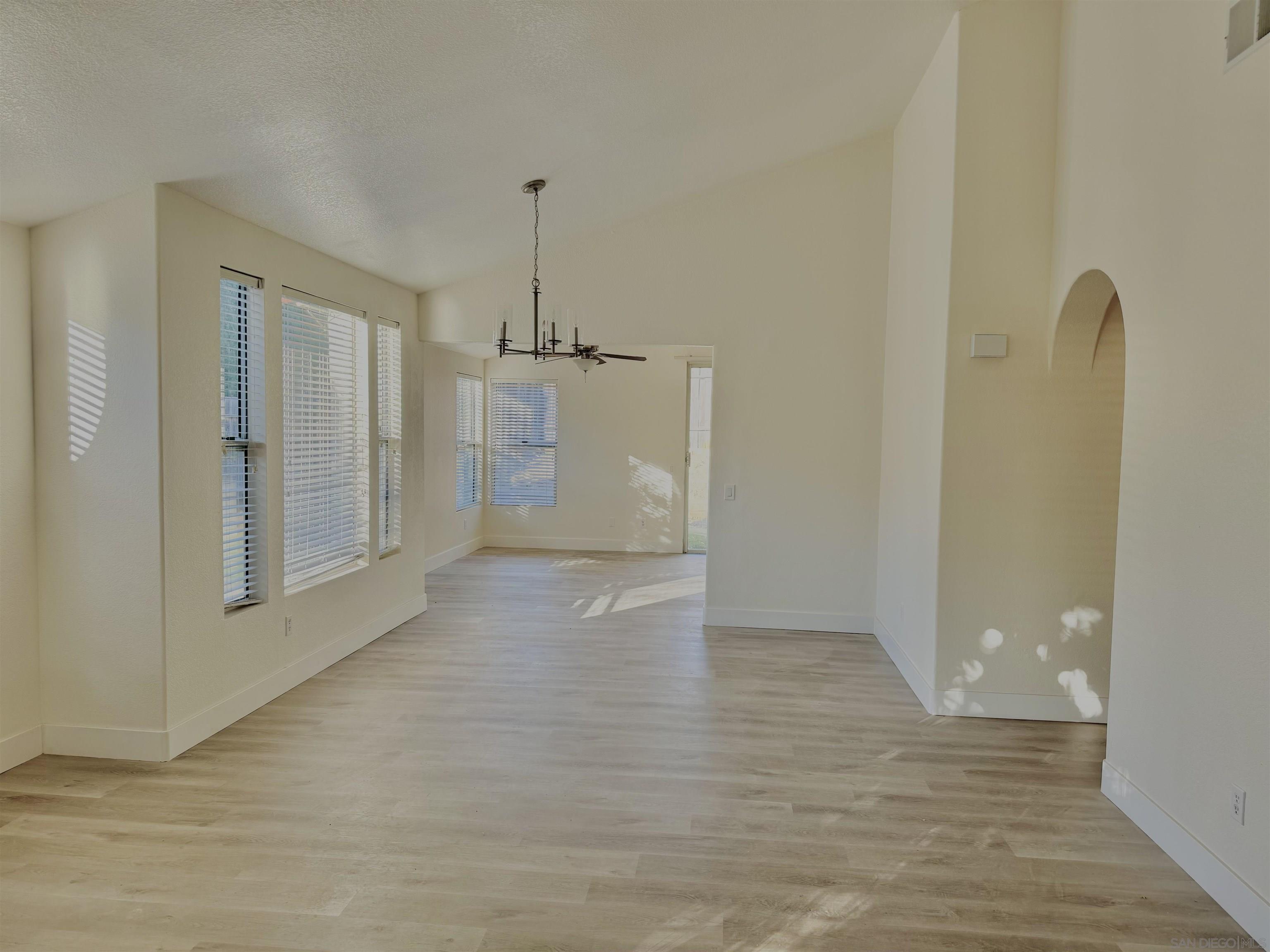 Detail Gallery Image 5 of 9 For 3670  La Mirada Dr, San Marcos,  CA 92078 - 3 Beds | 2 Baths