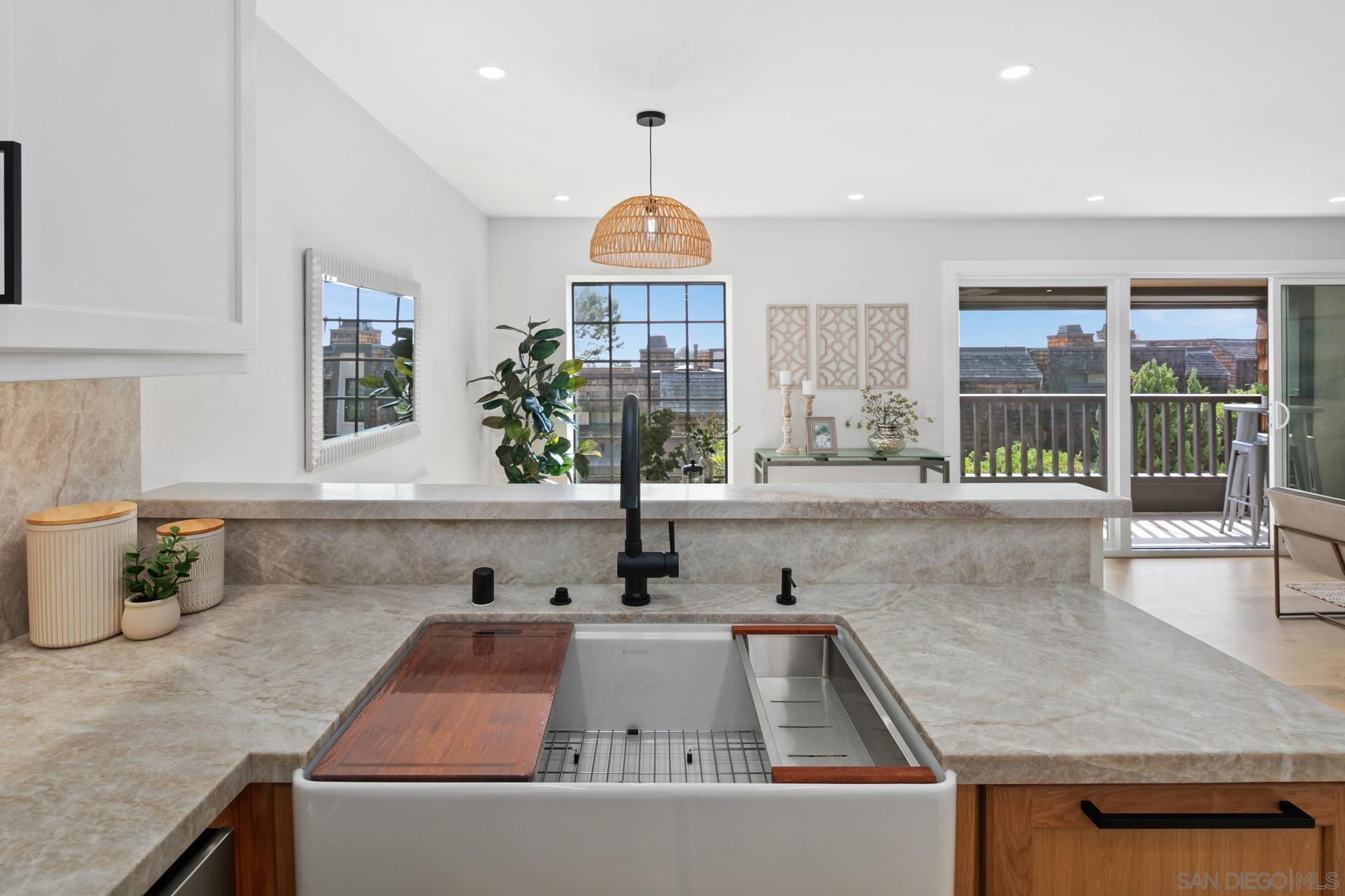 Detail Gallery Image 4 of 12 For 12925  Caminito Del Canto, Del Mar,  CA 92014 - 2 Beds | 2/1 Baths