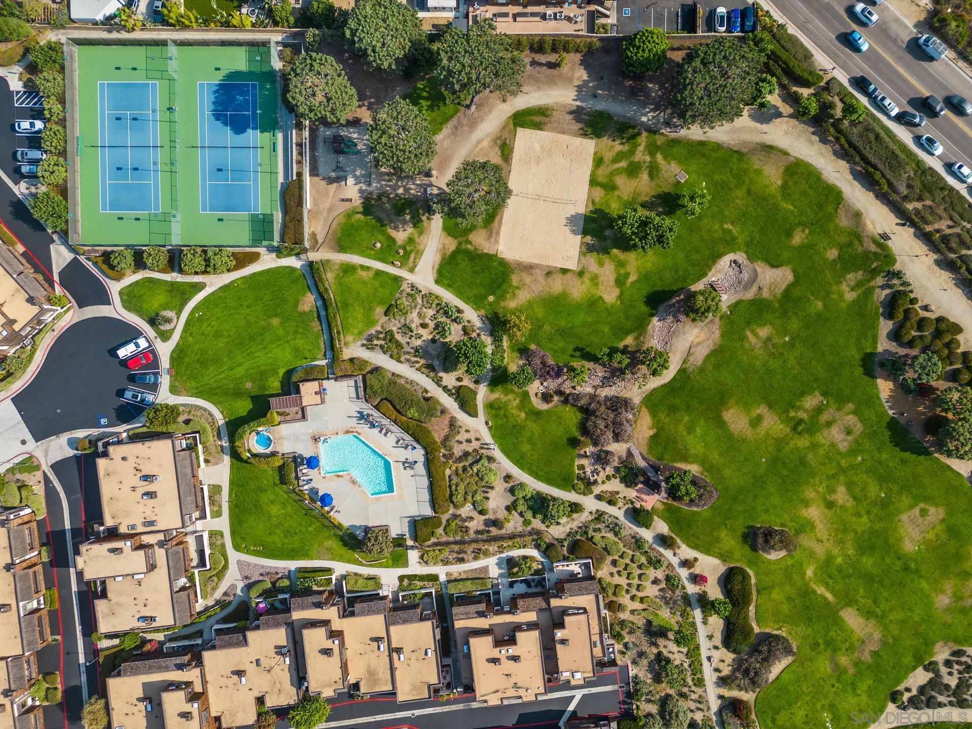 Detail Gallery Image 9 of 12 For 12925  Caminito Del Canto, Del Mar,  CA 92014 - 2 Beds | 2/1 Baths